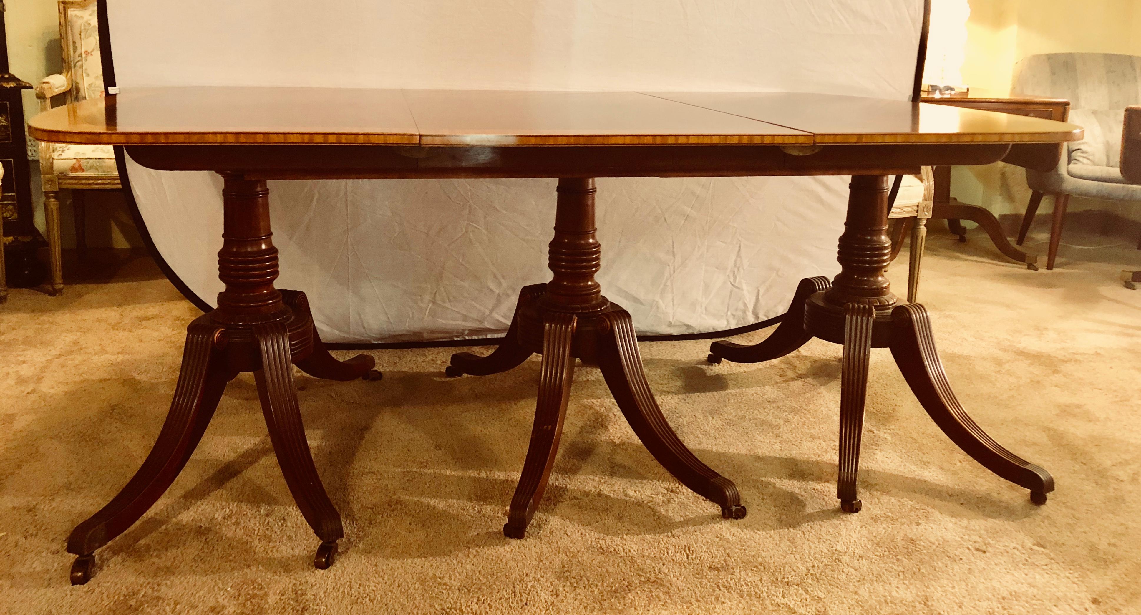 Georgian Style Crotch Mahogany Triple Pedestal Dining Table with Four Leaves In Good Condition In Stamford, CT