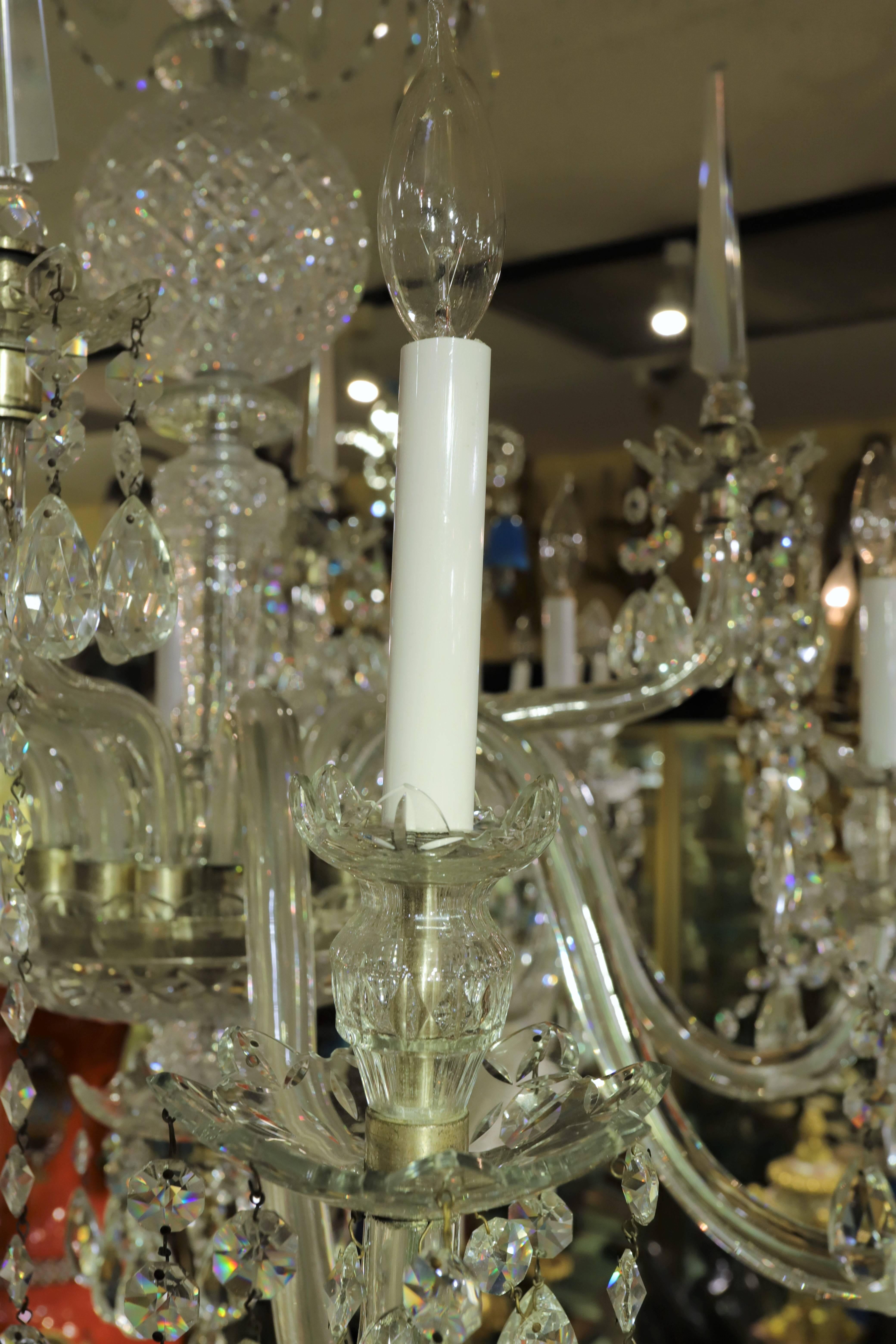 Georgian Style Crystal Chandelier In Good Condition In New York, NY