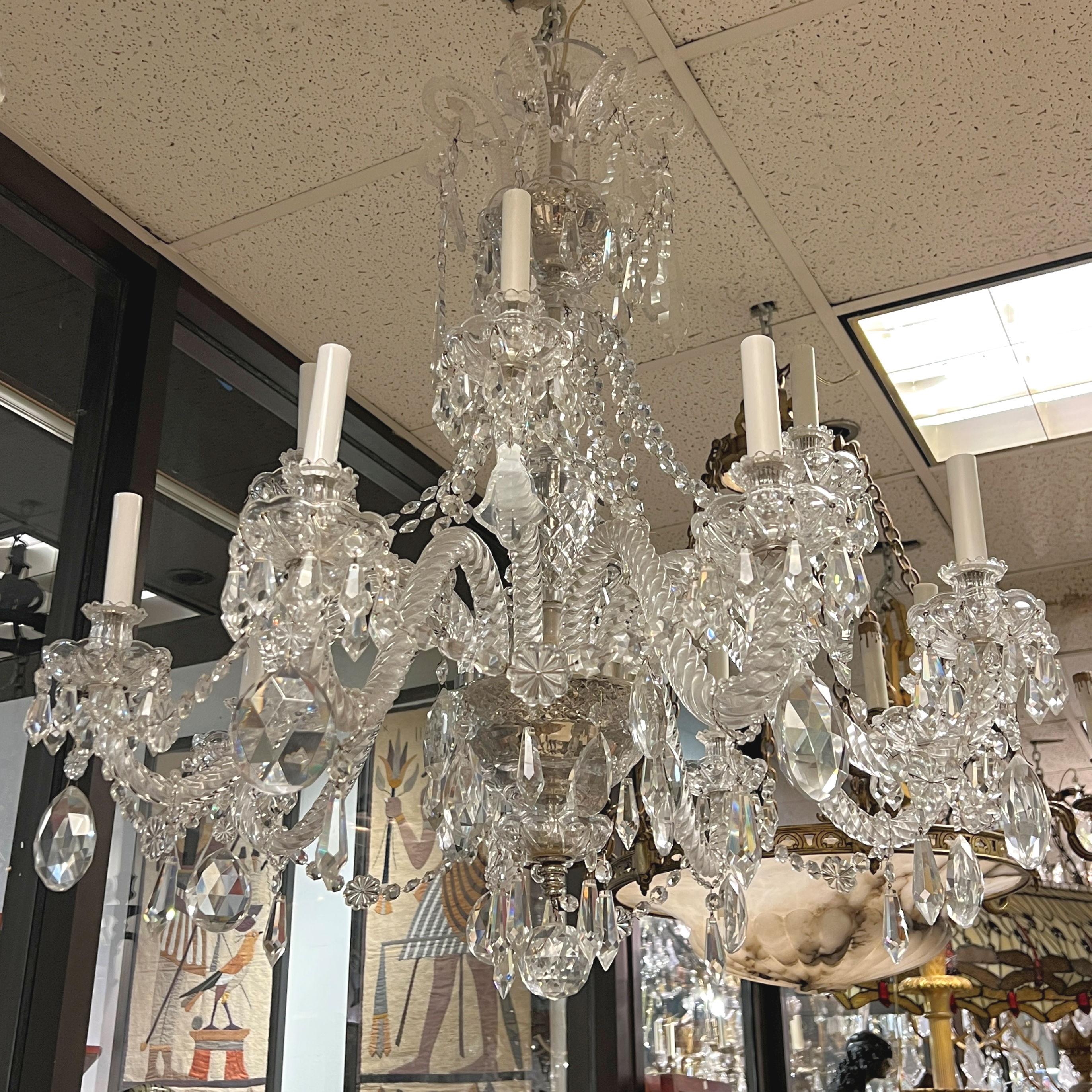 Very fine quality Mid century Georgian style crystal electrified 12 light chandelier.
Possibly by Waterford.
