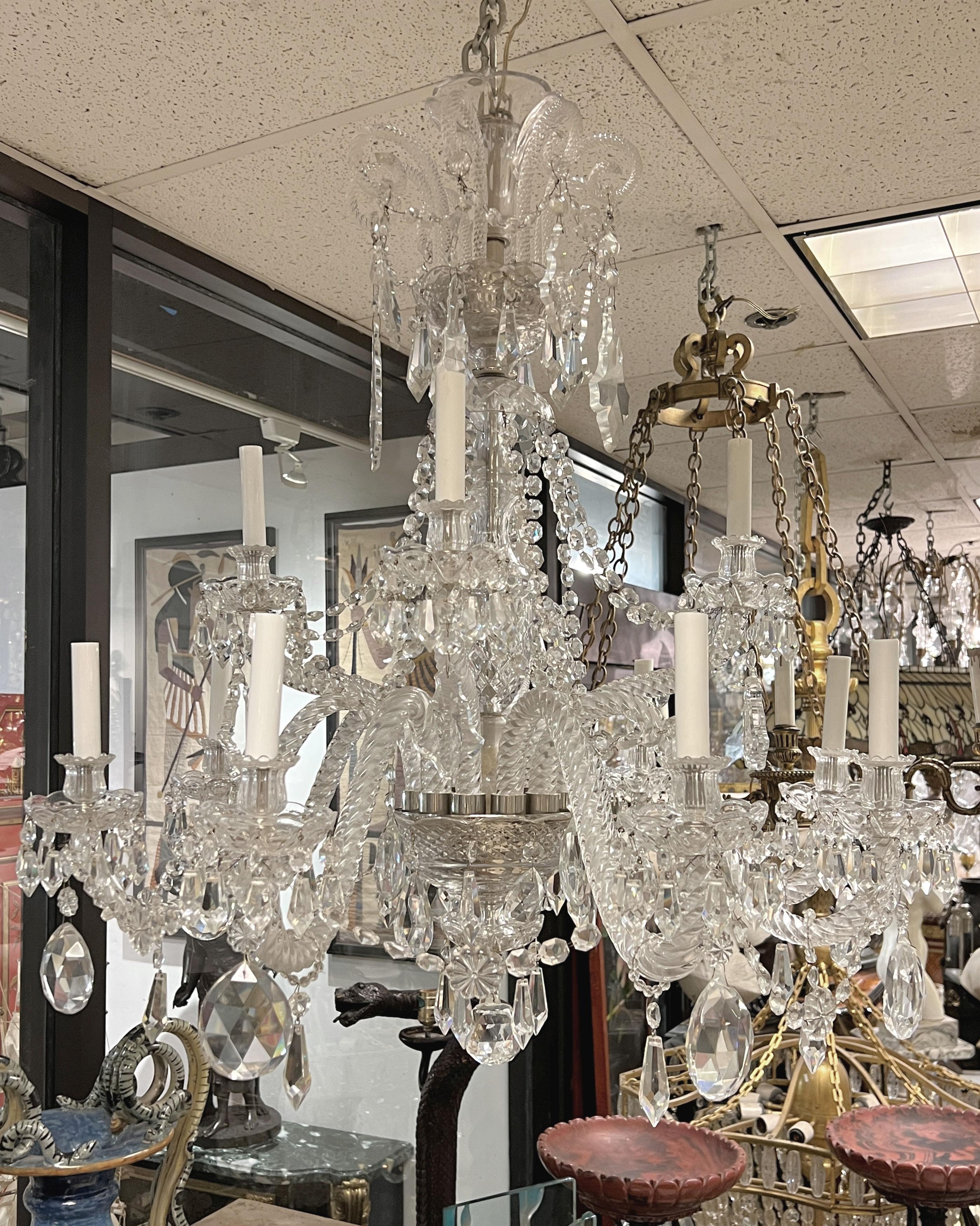 Georgian style Crystal Electrified 12 Light Chandelier In Good Condition For Sale In New York, NY