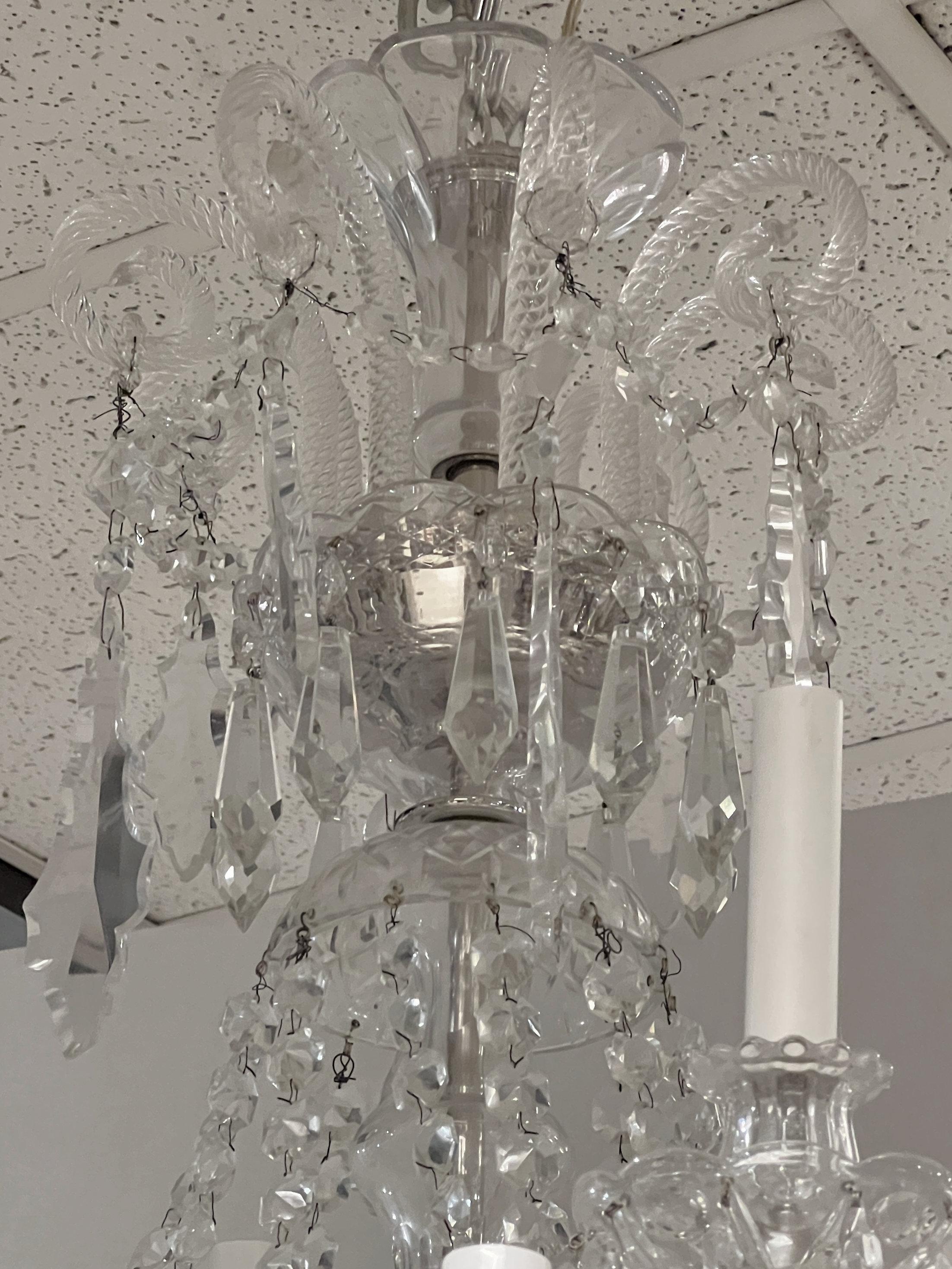 Verre taillé Lustre à 12 éclairages en cristal électrifié de style géorgien en vente