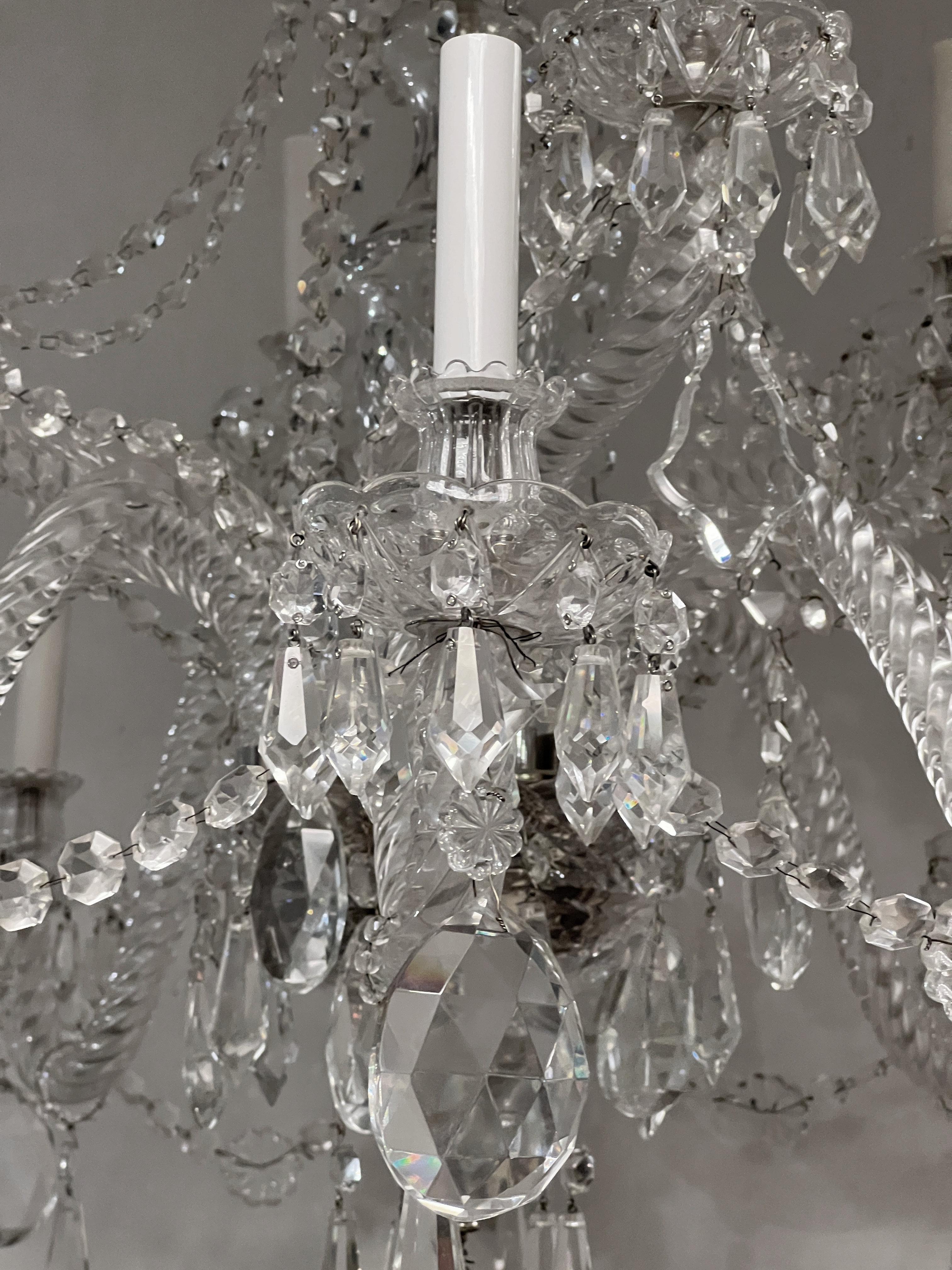 Georgian style Crystal Electrified 12 Light Chandelier For Sale 1