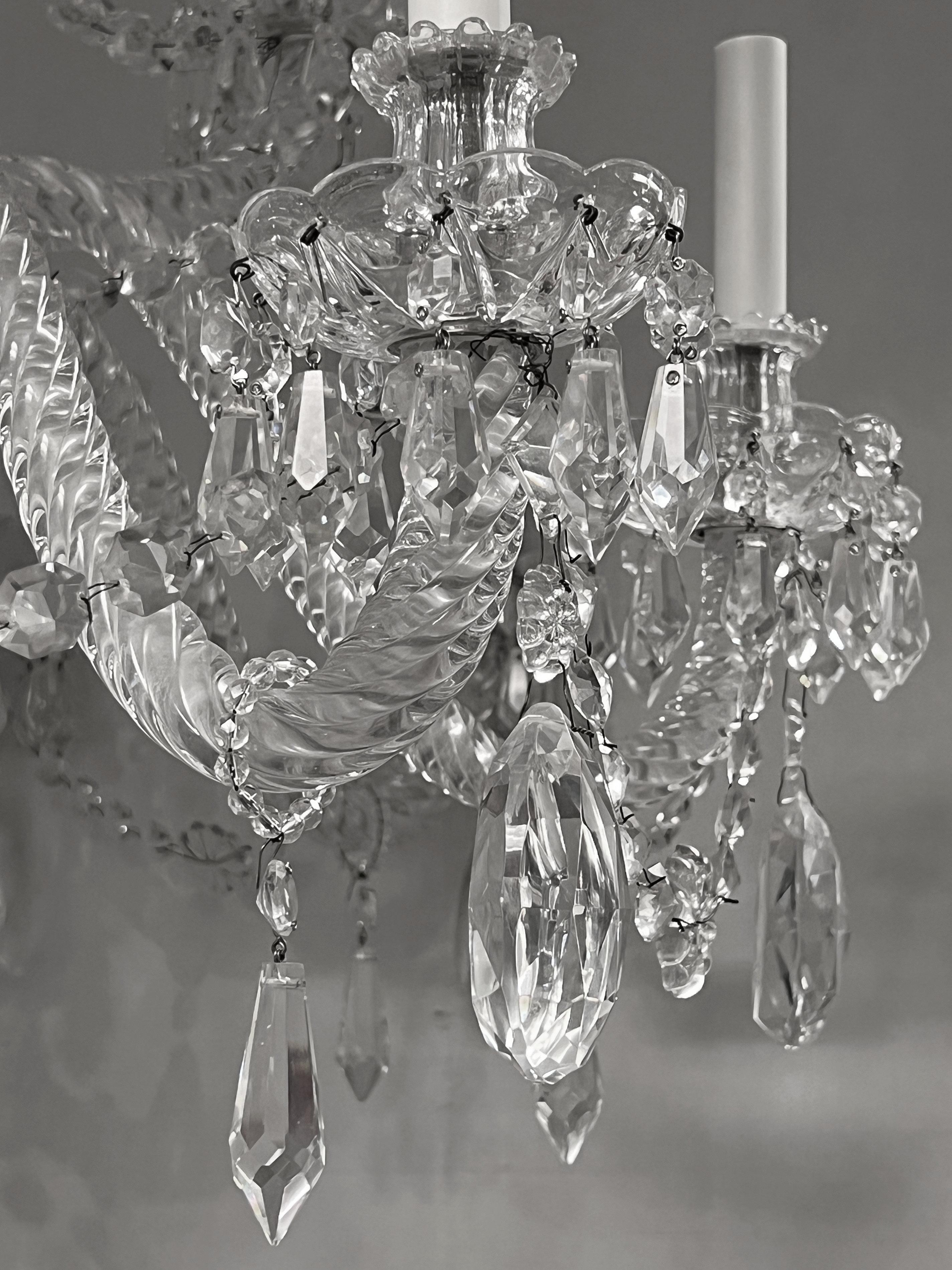 Georgian style Crystal Electrified 12 Light Chandelier For Sale 4