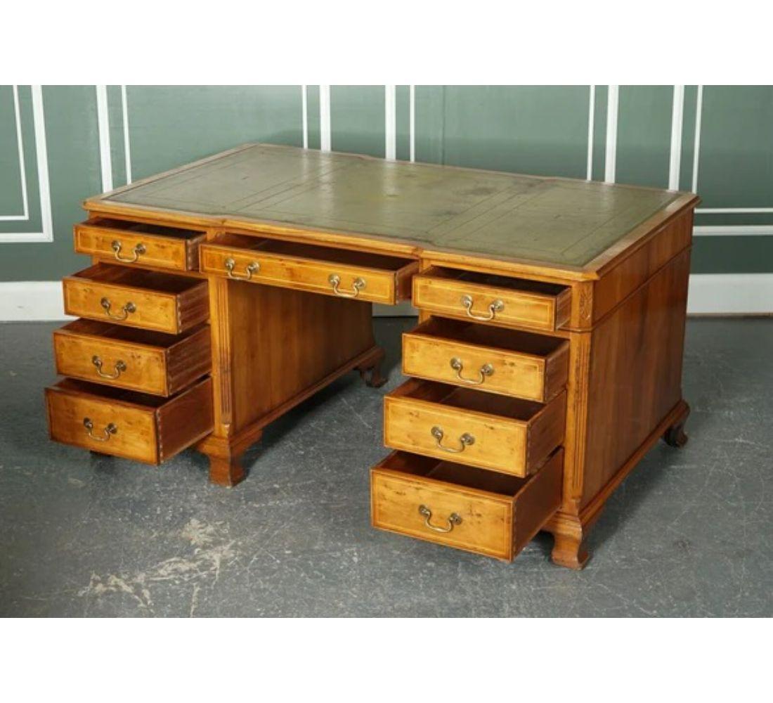 Hand-Crafted Georgian Style Directors Twin Pedestal Walnut Desk with Green Leather Top For Sale