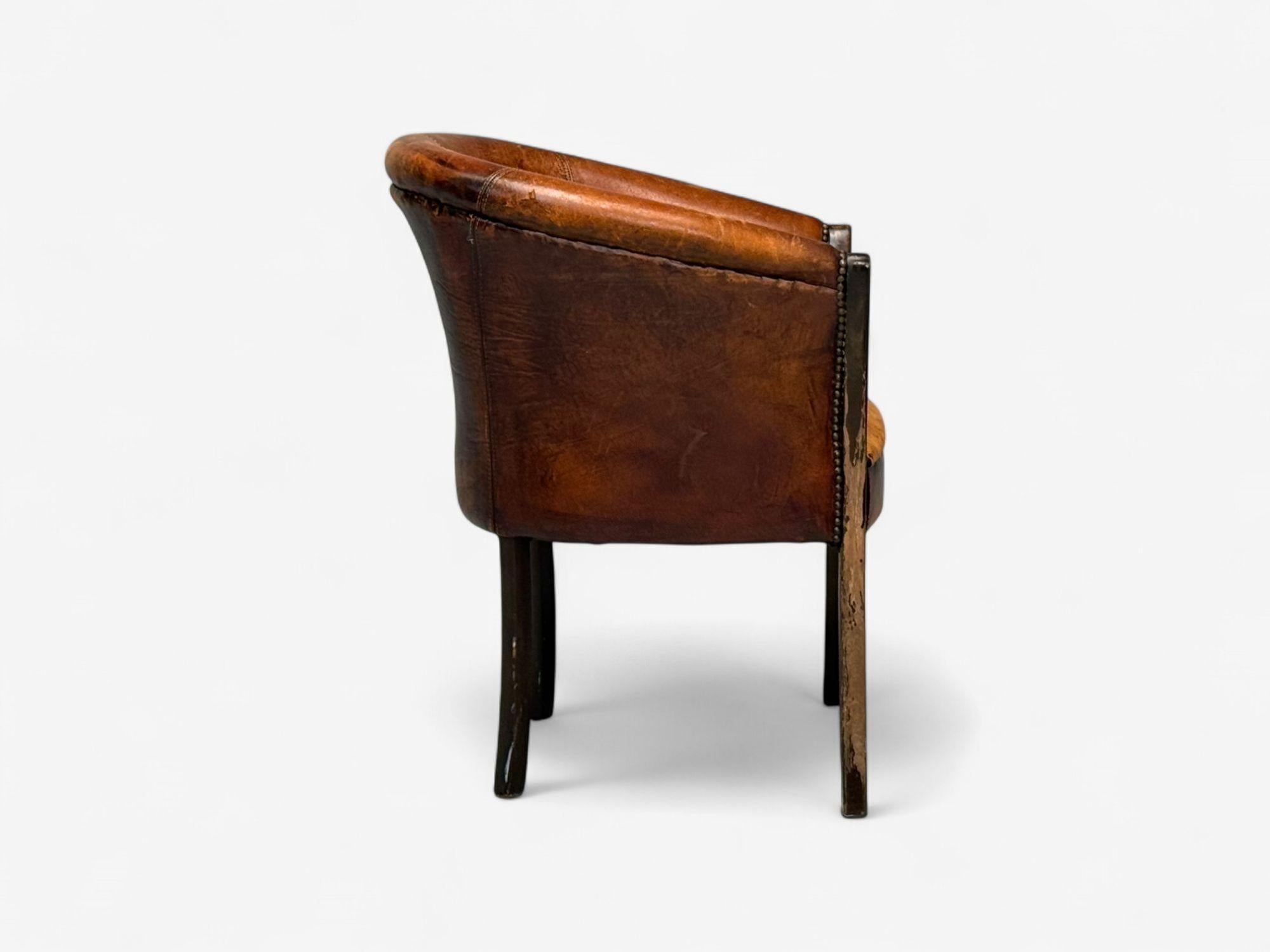 Georgianischer Stil, Braunes Leder, Gebeiztes Holz, Wannenstuhl, USA, 1960er im Angebot 3