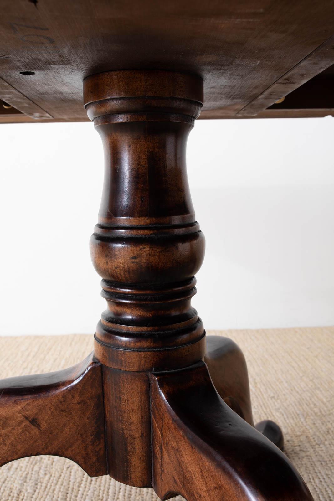 Georgian Style Double Pedestal Walnut Dining Table In Good Condition In Rio Vista, CA