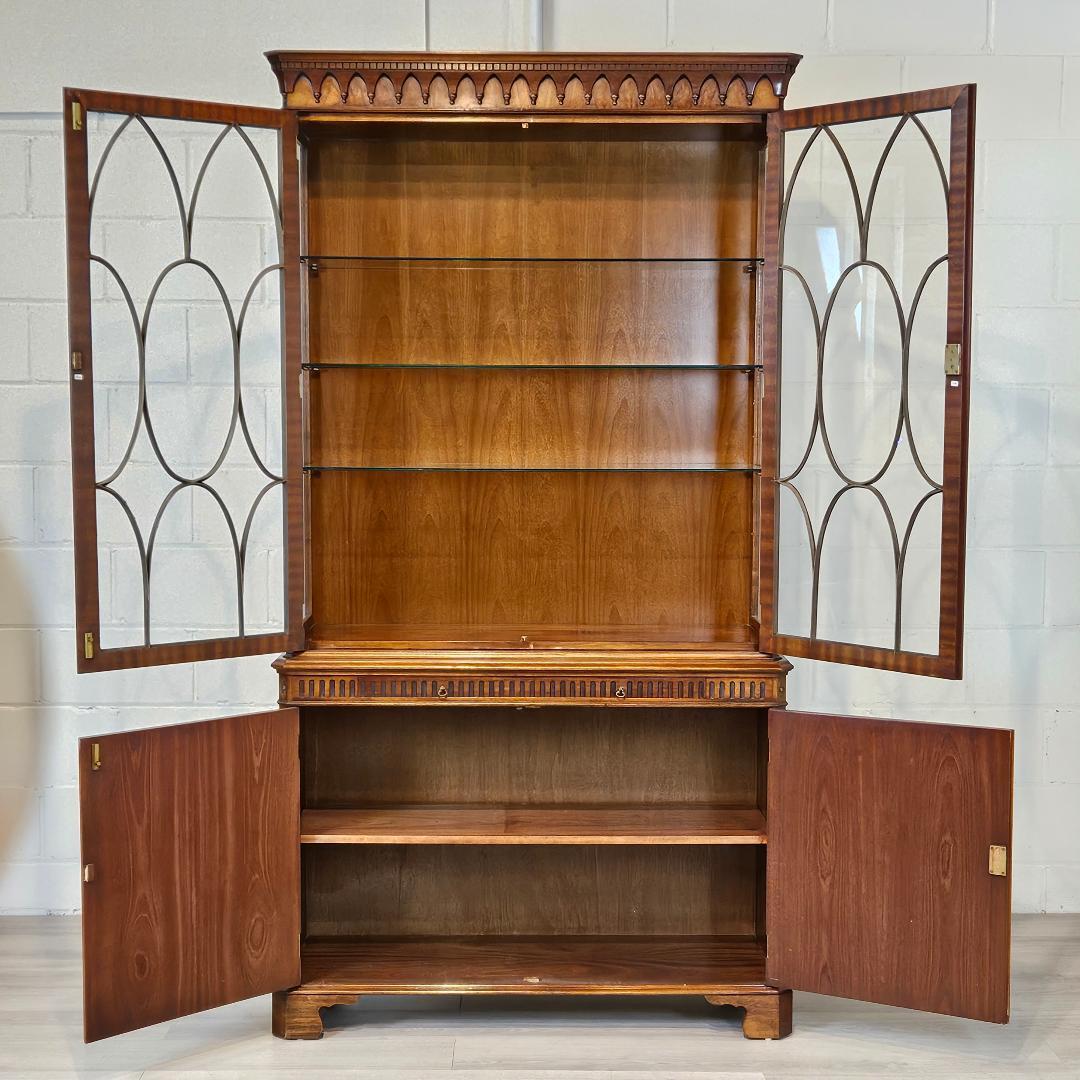 20th Century Georgian Style English Display Bookcase Traditional Details Vintage For Sale