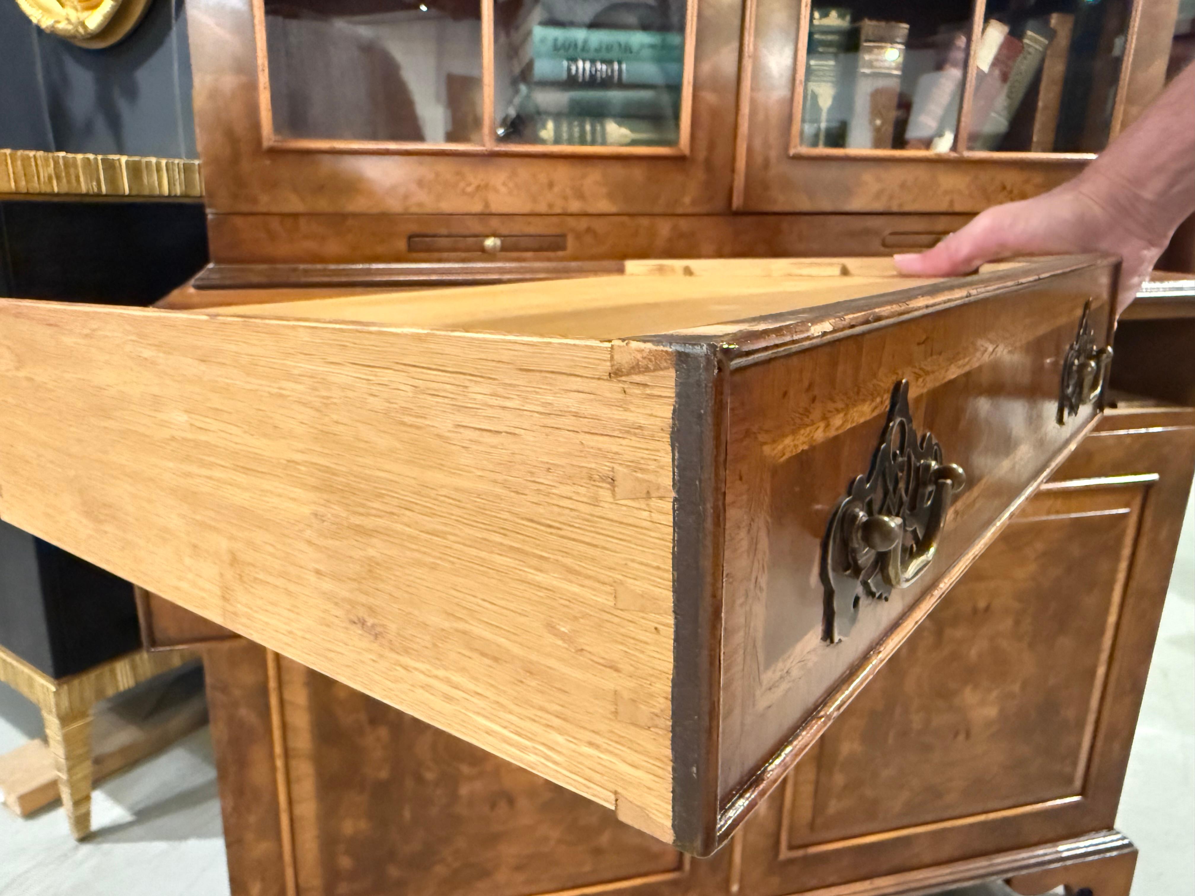 Georgian Style English Made Walnut Display Bookcase en vente 5