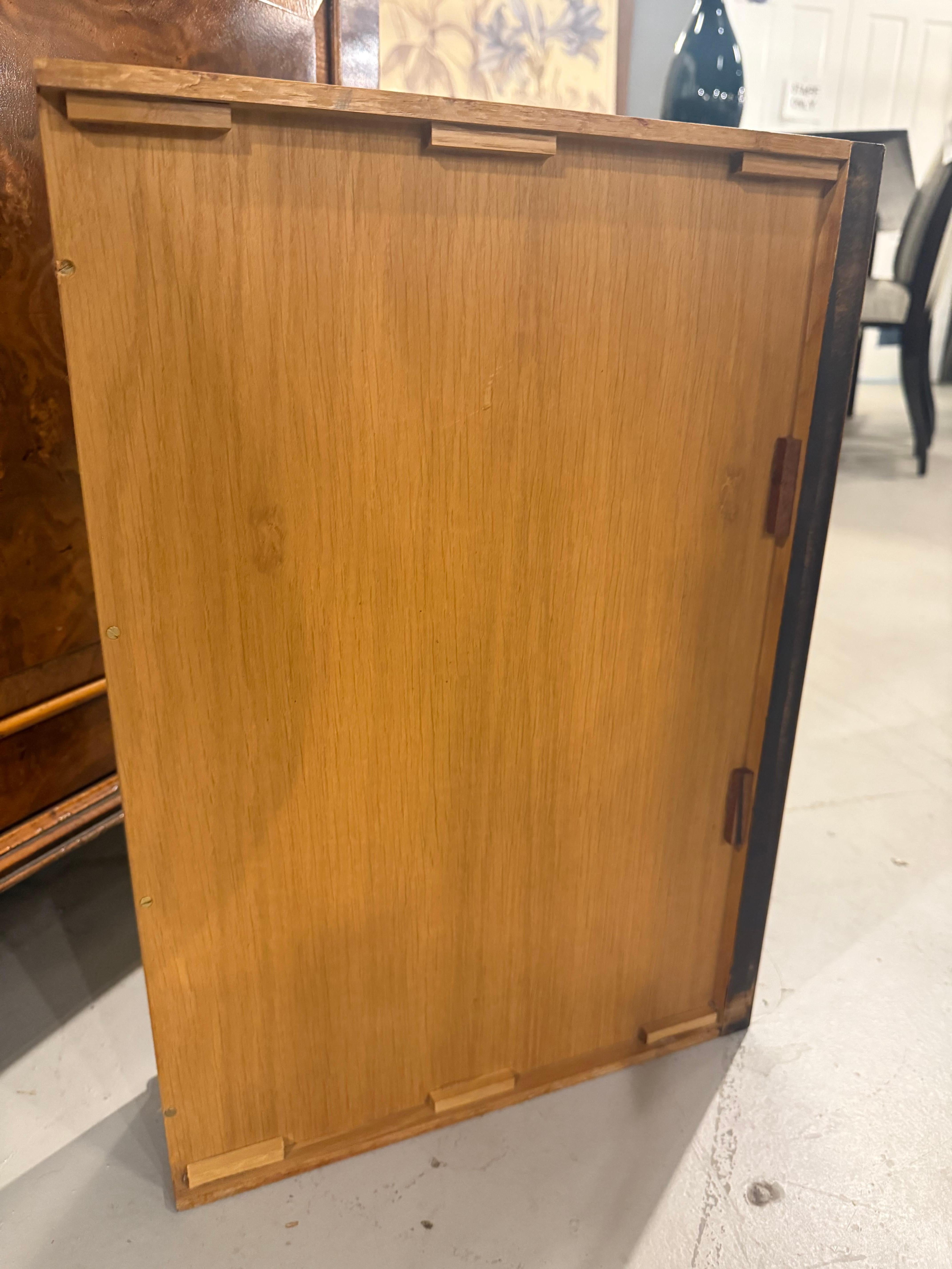 Georgian Style English Made Walnut Display Bookcase en vente 7