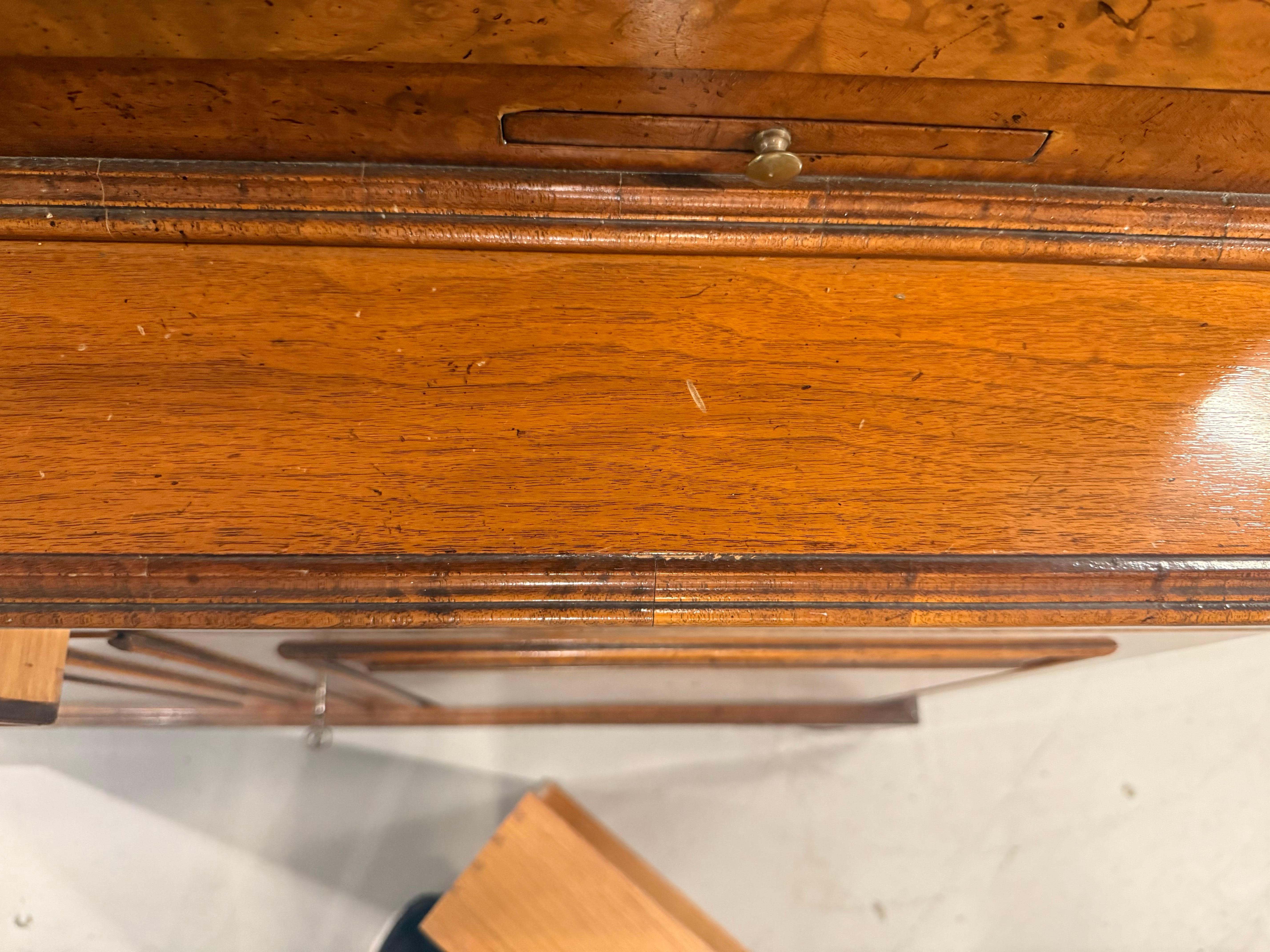 Georgian Style English Made Walnut Display Bookcase en vente 8