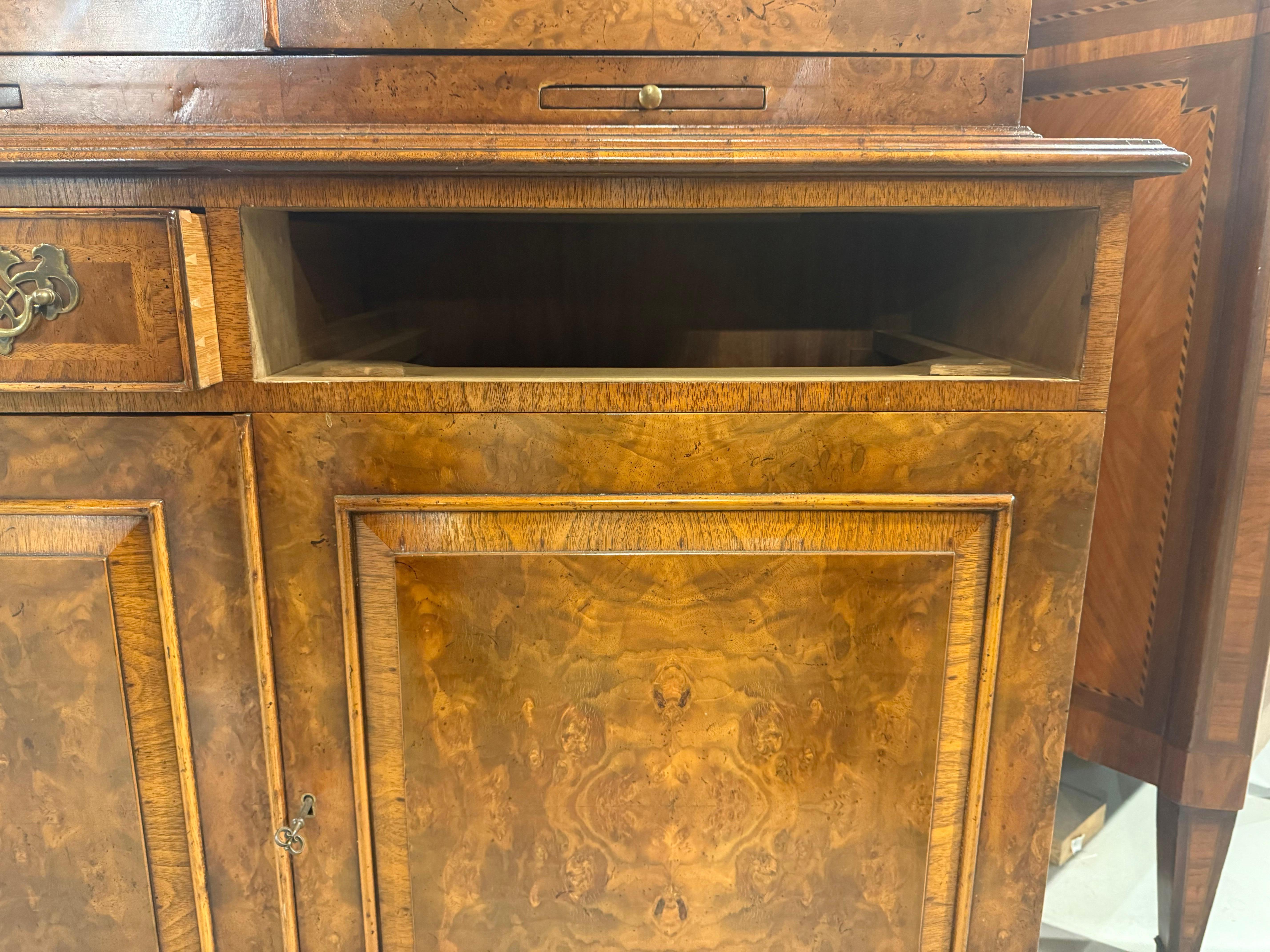 Georgian Style English Made Walnut Display Bookcase en vente 9