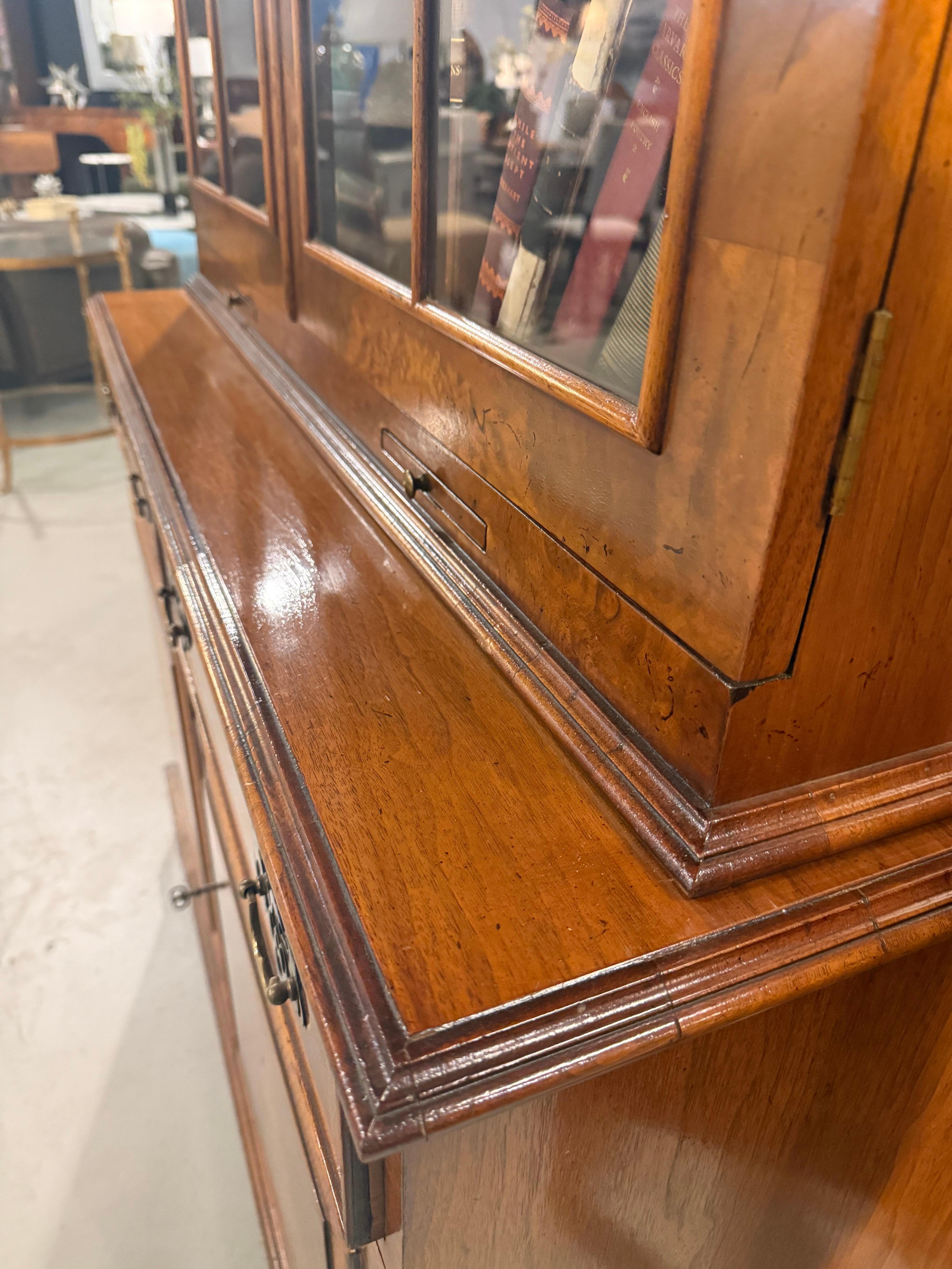 Georgian Style English Made Walnut Display Bookcase en vente 11
