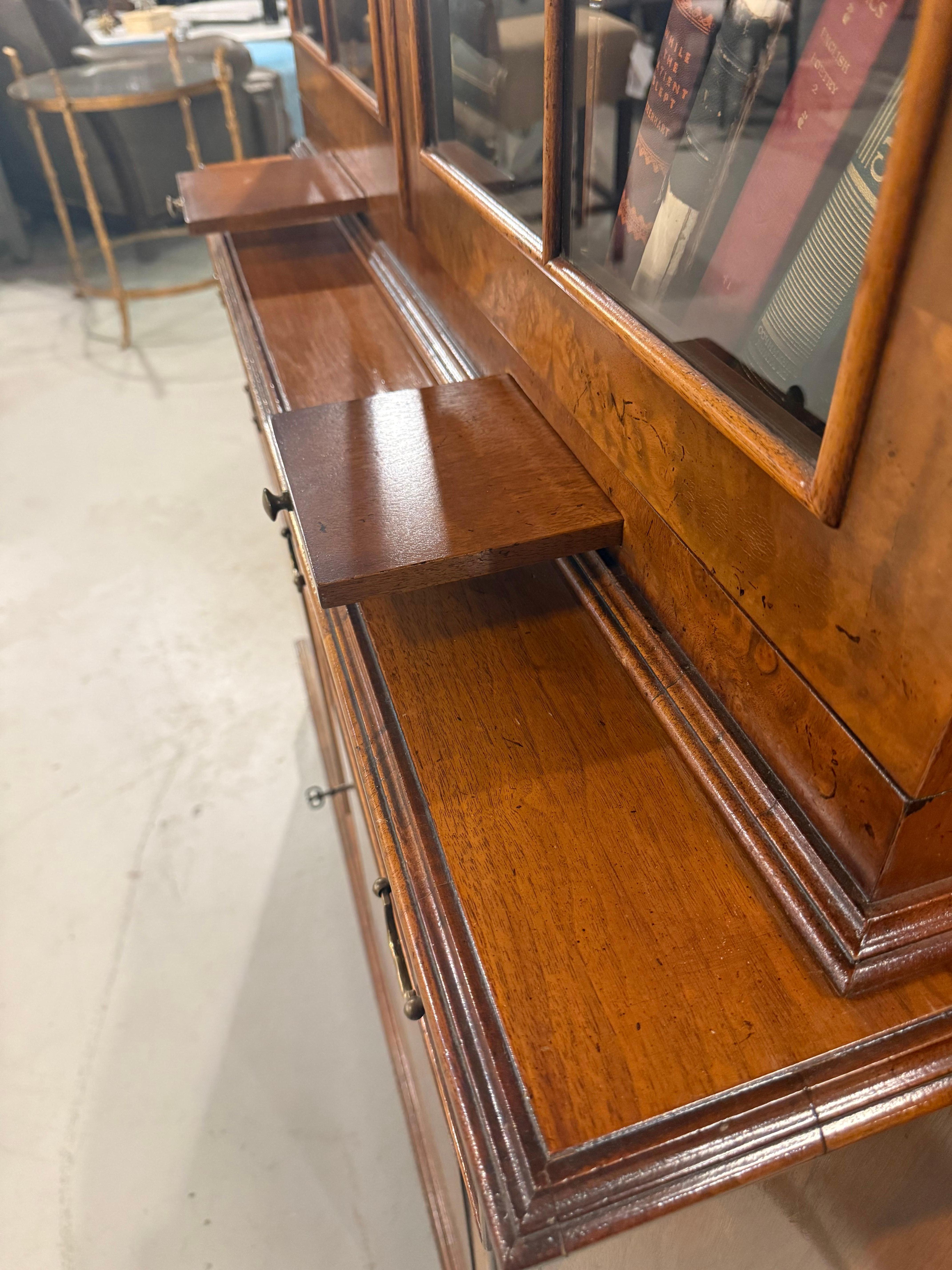Georgian Style English Made Walnut Display Bookcase en vente 12