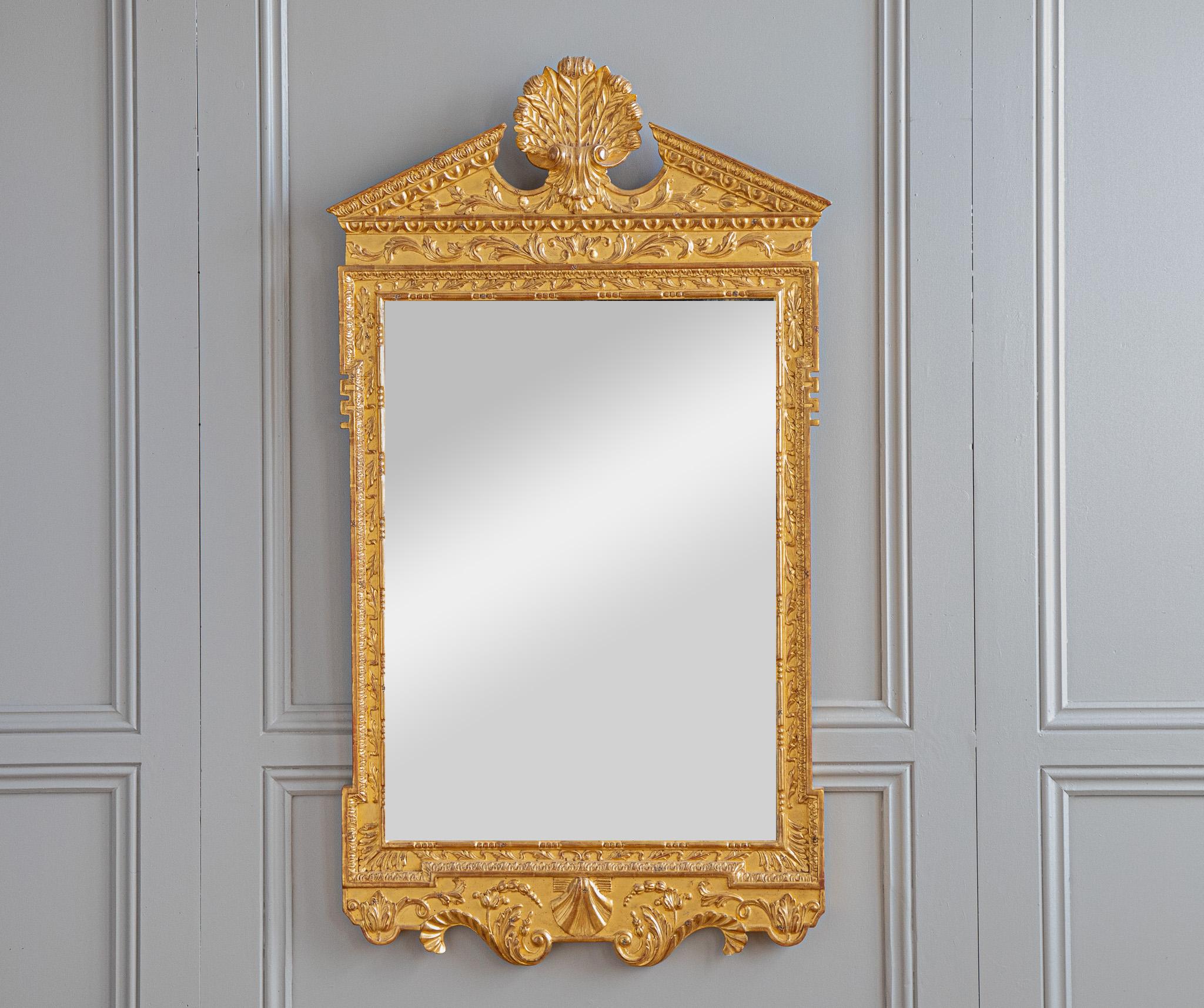 XXIe siècle et contemporain Miroir de style géorgien en bois doré sculpté à la main en vente