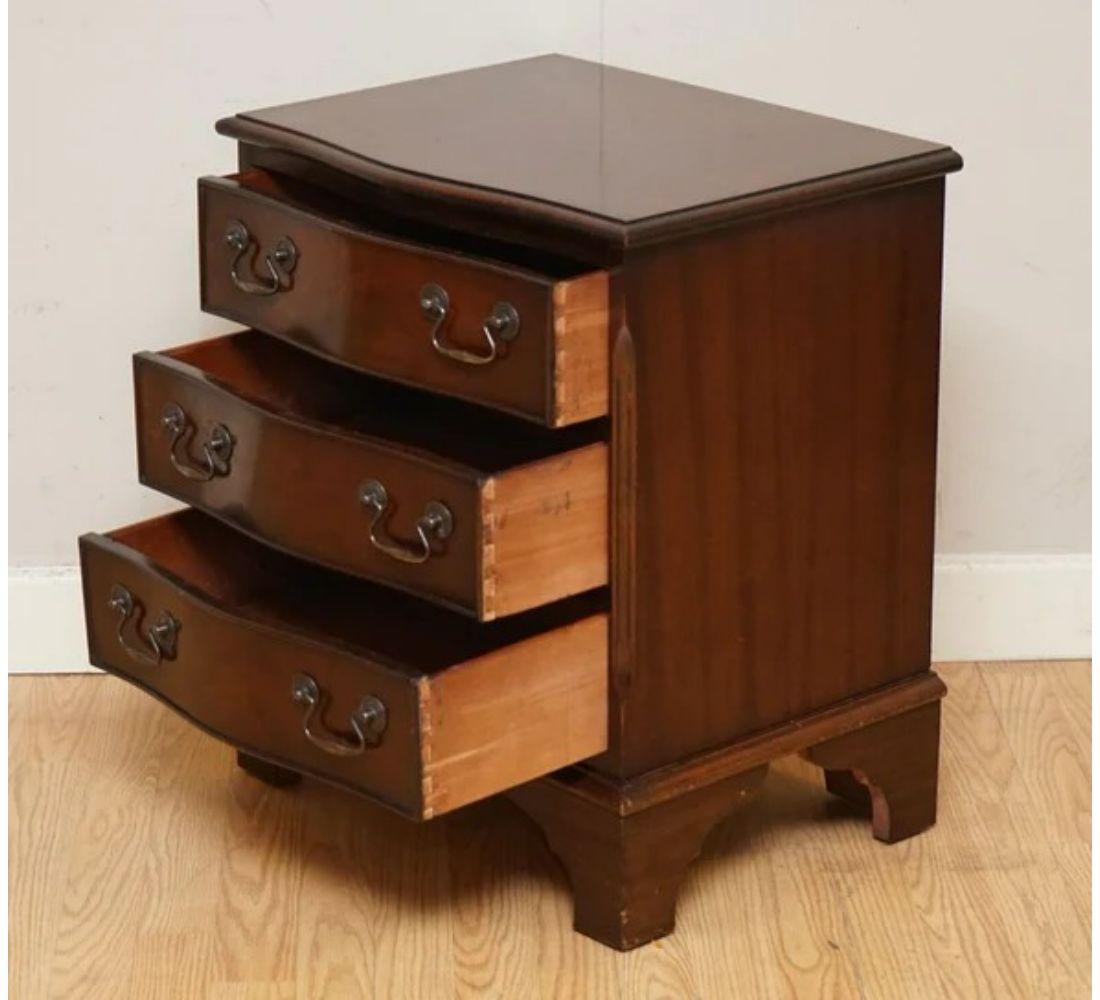 Georgian Style Hardwood Flame Chest of Drawers In Good Condition For Sale In Pulborough, GB
