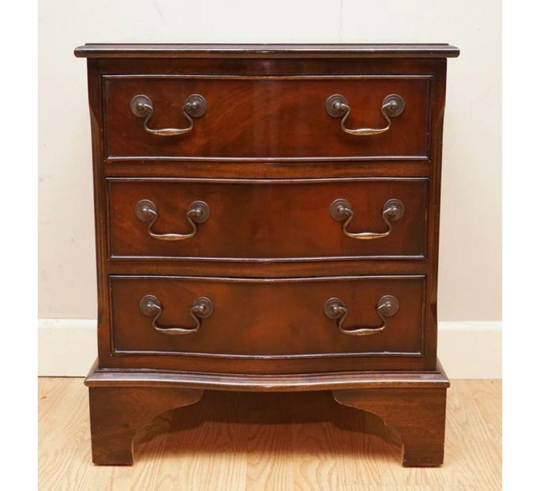 20th Century Georgian Style Hardwood Flame Chest of Drawers For Sale