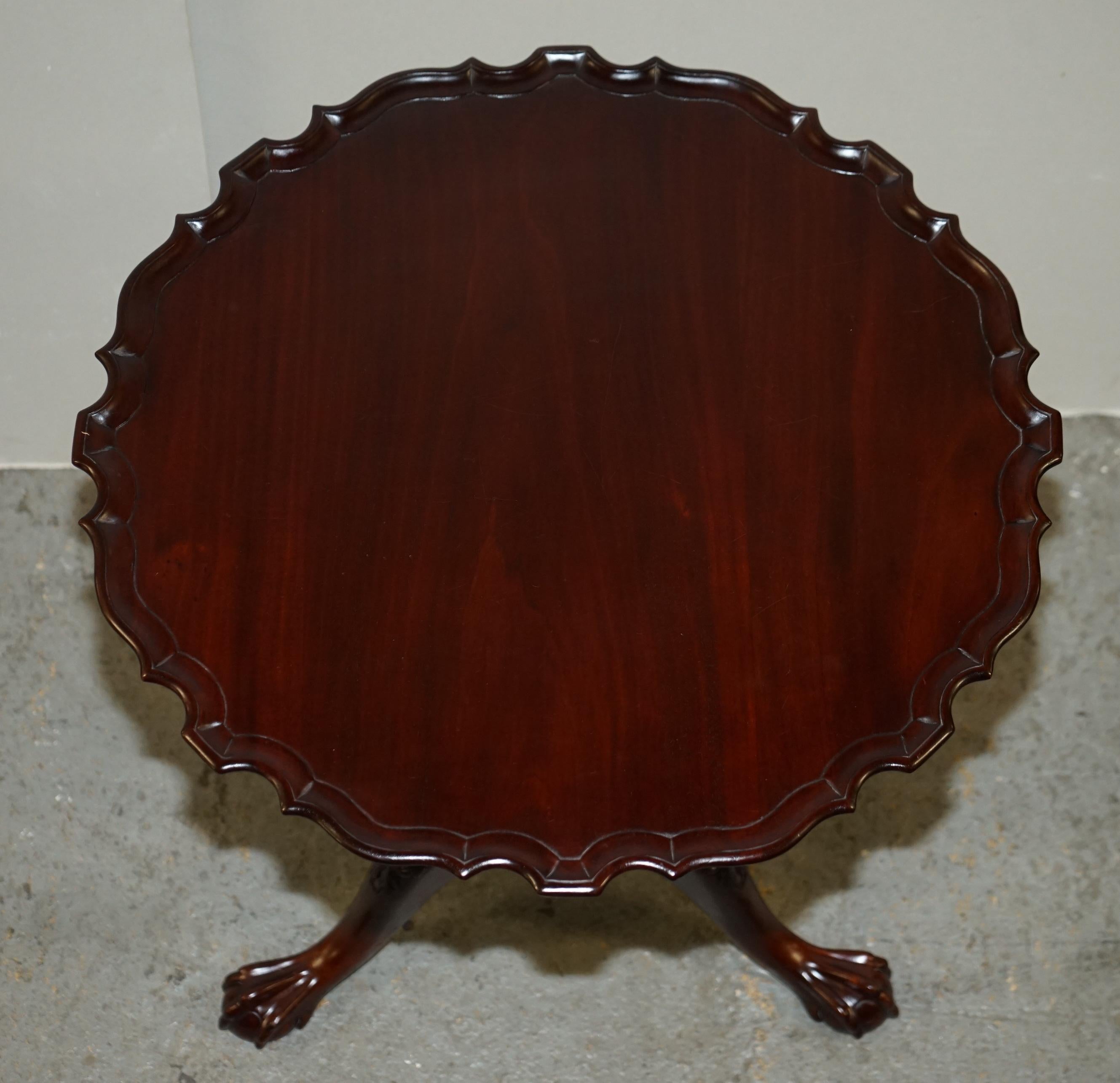 Table tripode en bois dur de style géorgien, à plateau inclinable, avec pieds en forme de griffe et de boule en vente 6