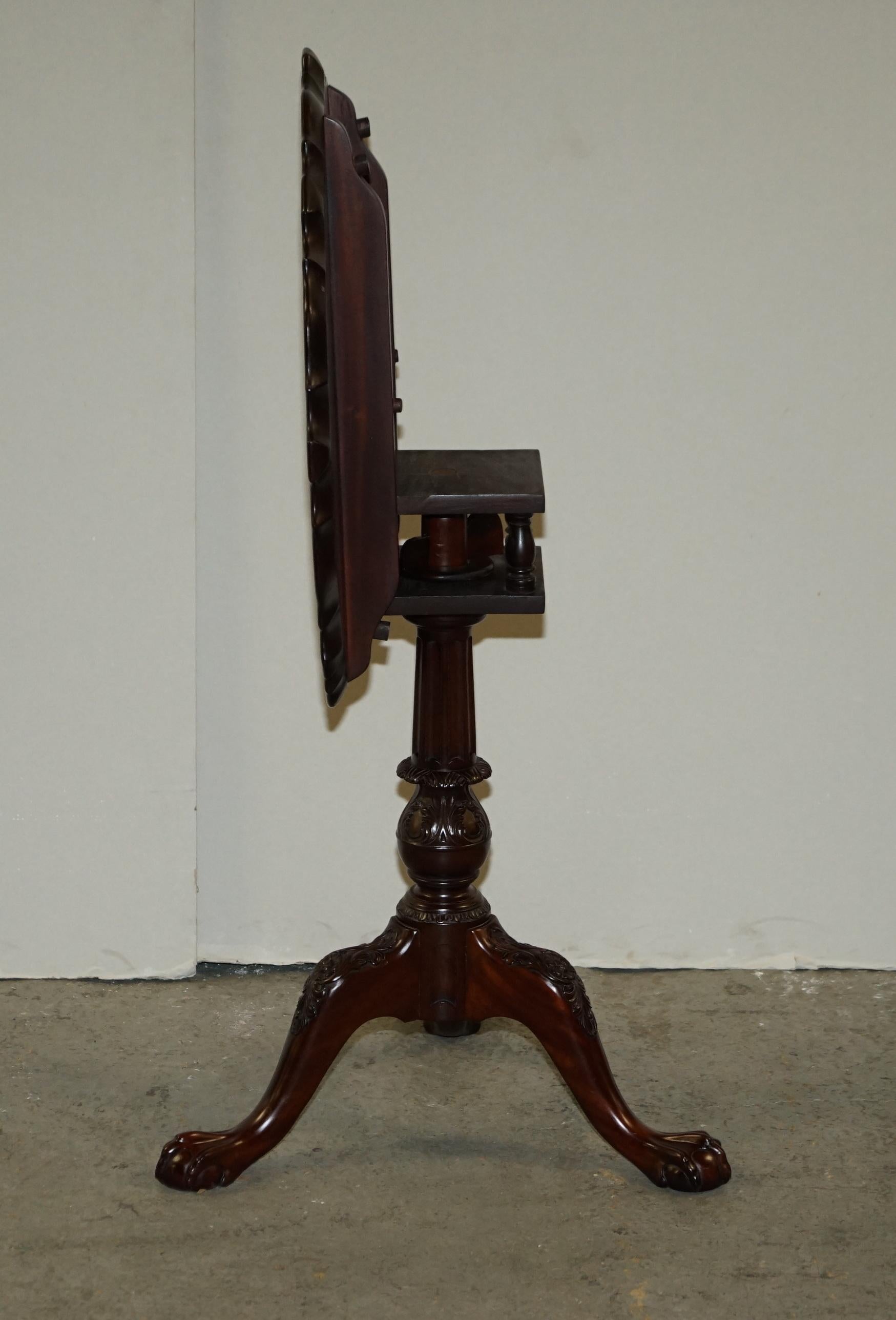 Table tripode en bois dur de style géorgien, à plateau inclinable, avec pieds en forme de griffe et de boule en vente 9