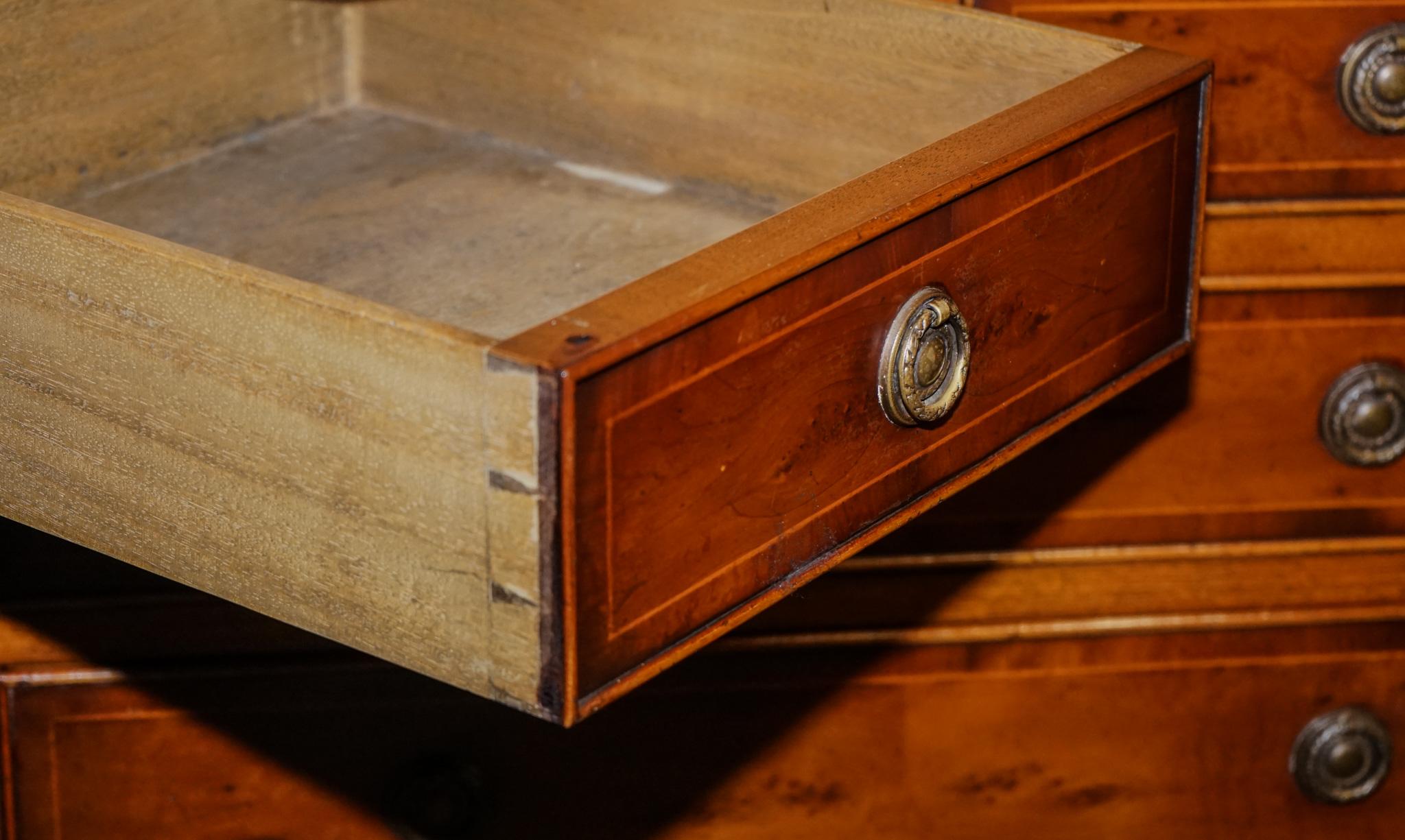 GEORGIAN STYLE H.G. HUDSON BURR WALNUT SIDEBOARD BANK OF DRAWERS QUALiTY MADE For Sale 3