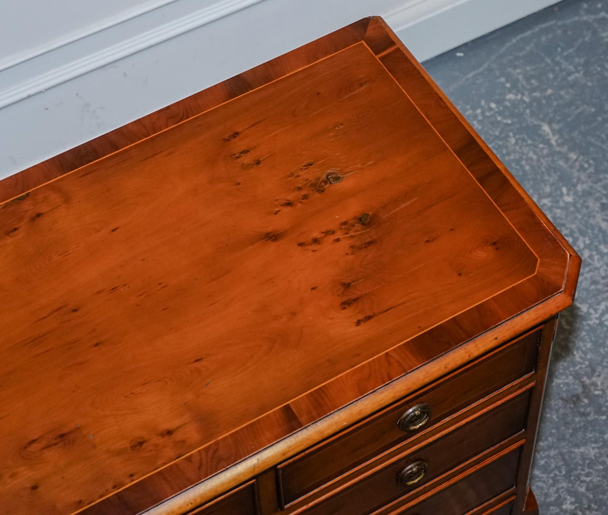 GEORGIAN STYLE H.G. HUDSON BURR WALNUT SIDEBOARD BANK OF DRAWERS QUALiTY MADE For Sale 9