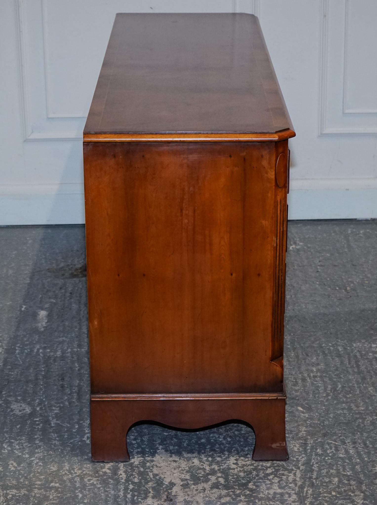 GEORGIAN STYLE H.G. HUDSON BURR WALNUT SIDEBOARD BANK OF DRAWERS QUALiTY MADE For Sale 10