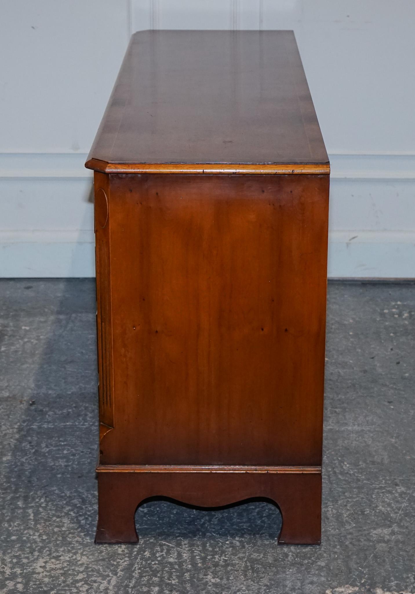 GEORGIAN STYLE H.G. HUDSON BURR WALNUT SIDEBOARD BANK OF DRAWERS QUALiTY MADE For Sale 11