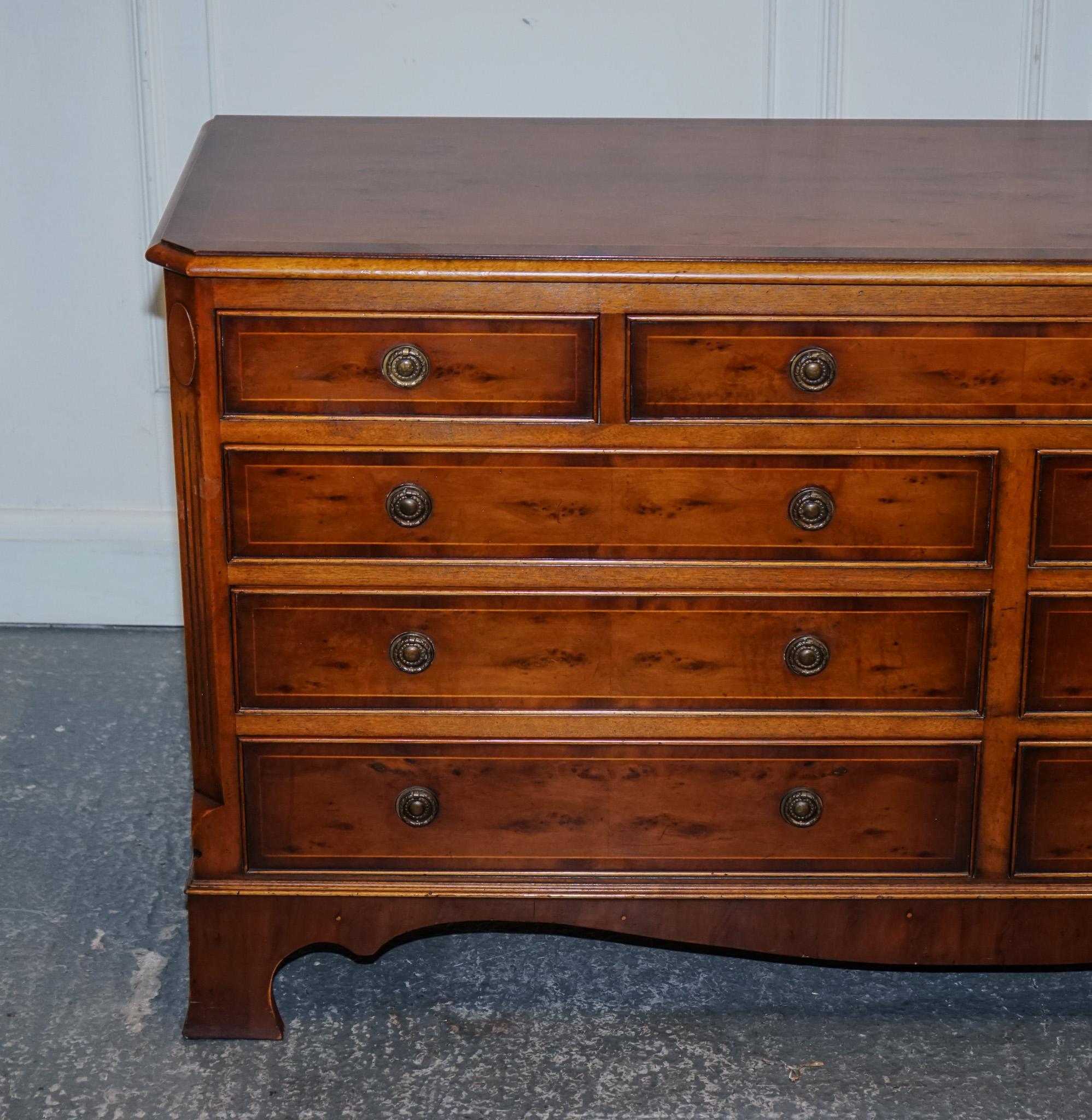 20th Century GEORGIAN STYLE H.G. HUDSON BURR WALNUT SIDEBOARD BANK OF DRAWERS QUALiTY MADE For Sale