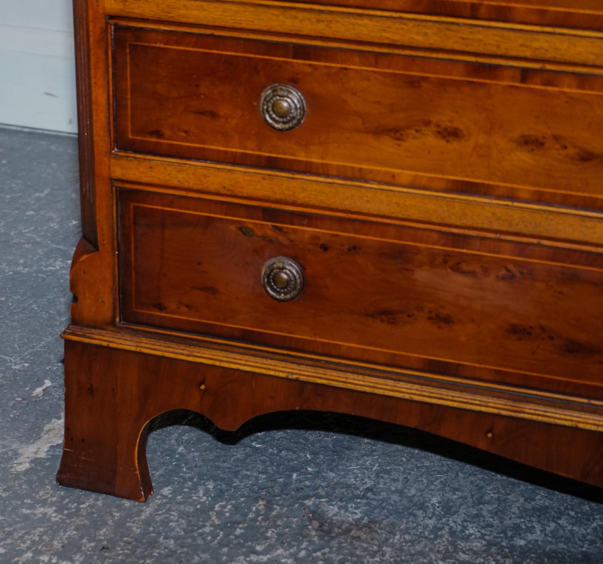 GEORGIAN STYLE H.G. HUDSON BURR WALNUT SIDEBOARD BANK OF DRAWERS QUALiTY MADE For Sale 1