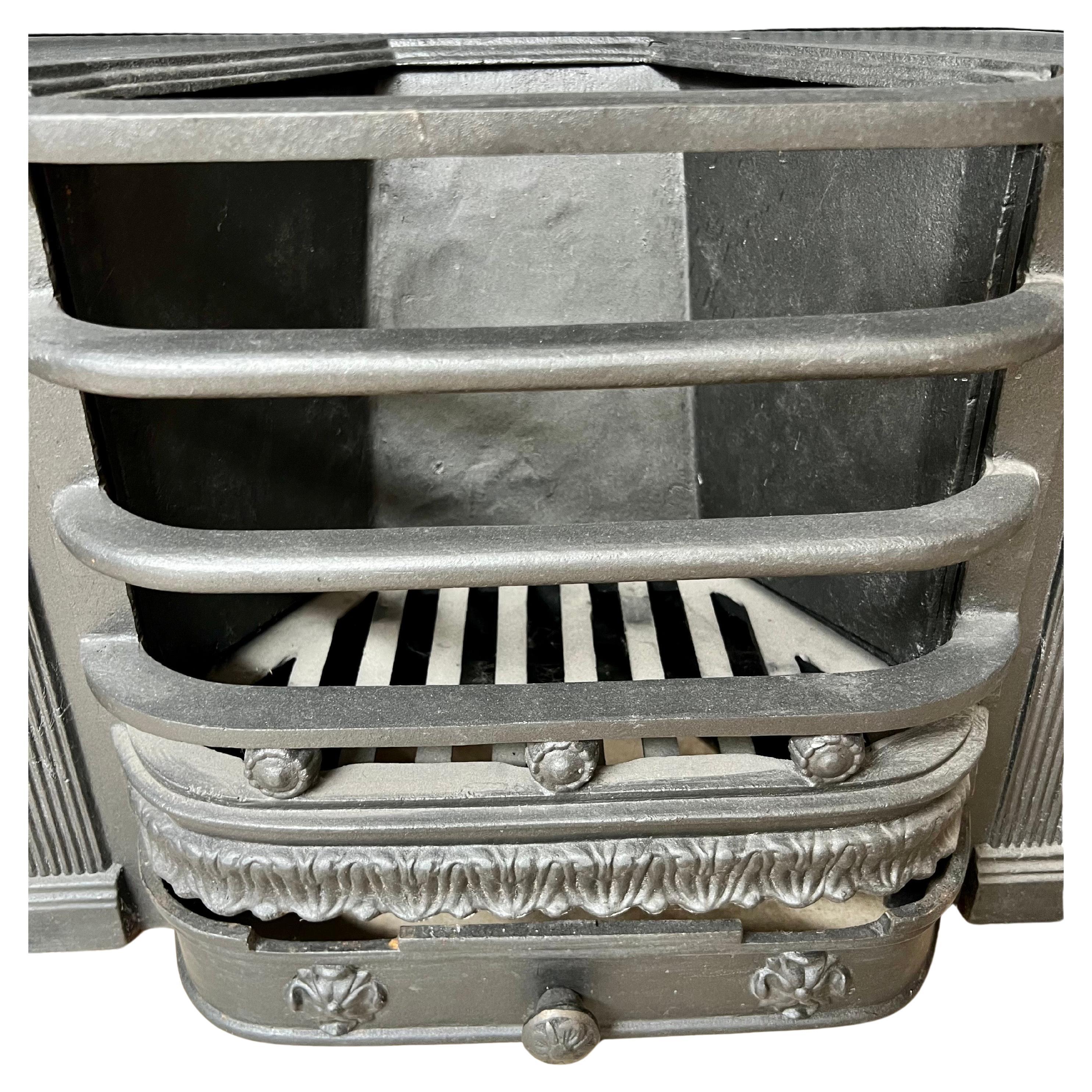 Georgian Style Hob Grate Blackened Cast-Iron Fireplace Insert.
With Greek Key Pattern & Fluted Tapered Cast Iron Back Panel, Fret, Damper & Cover. 
Recently Salavaged From A London Town House. 
Offered in Good Condition And Read For
