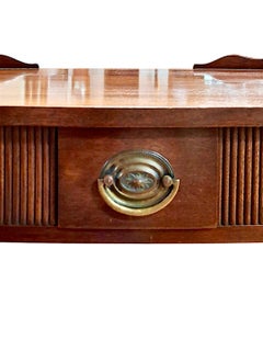 Georgian-style Kittinger Tea Table with Scalloped Gallery and Two Pullout Trays