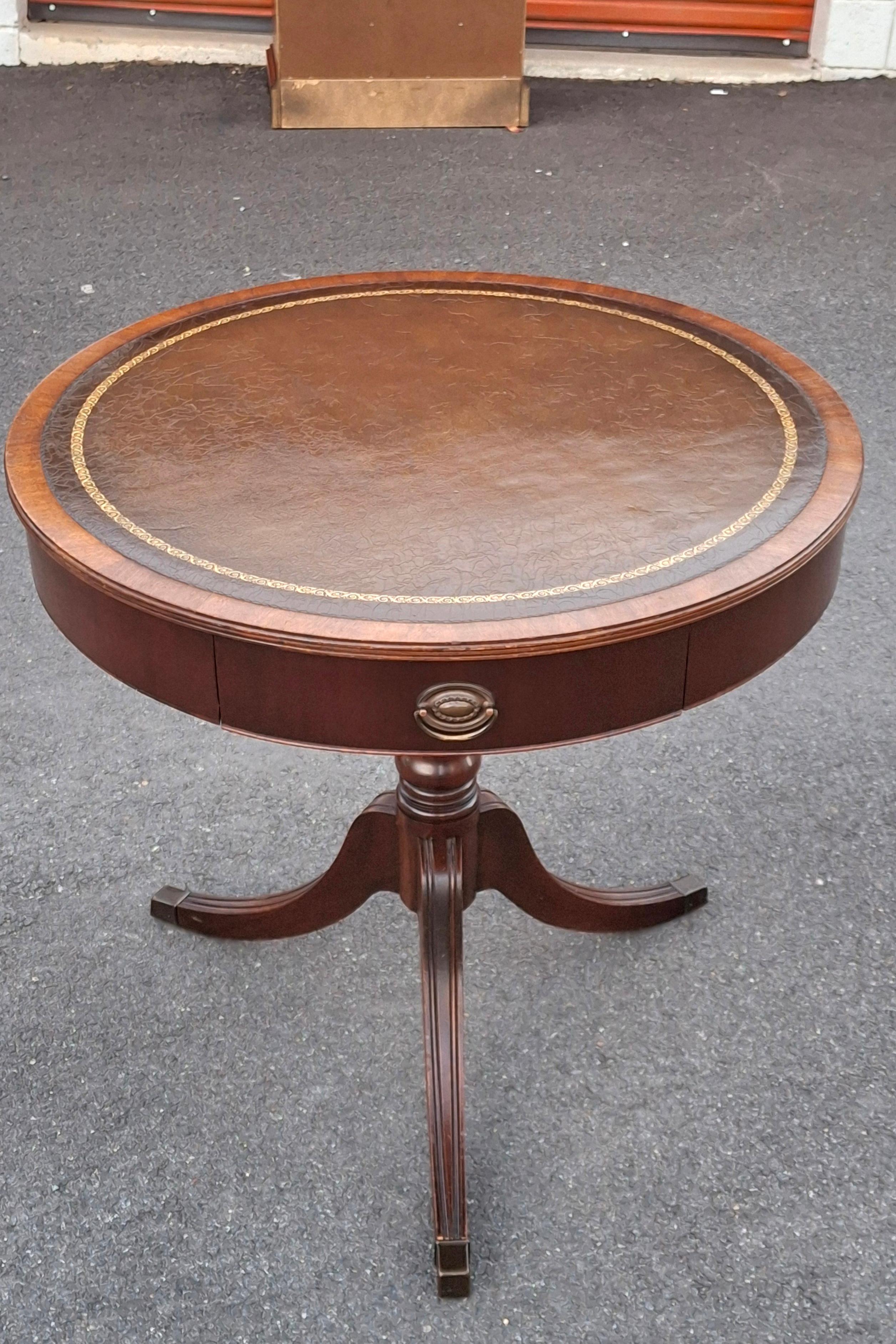 Georgian Style Mahogany and Tooled Leather and Stenciled Top Drum Table C. 1930s en vente 3