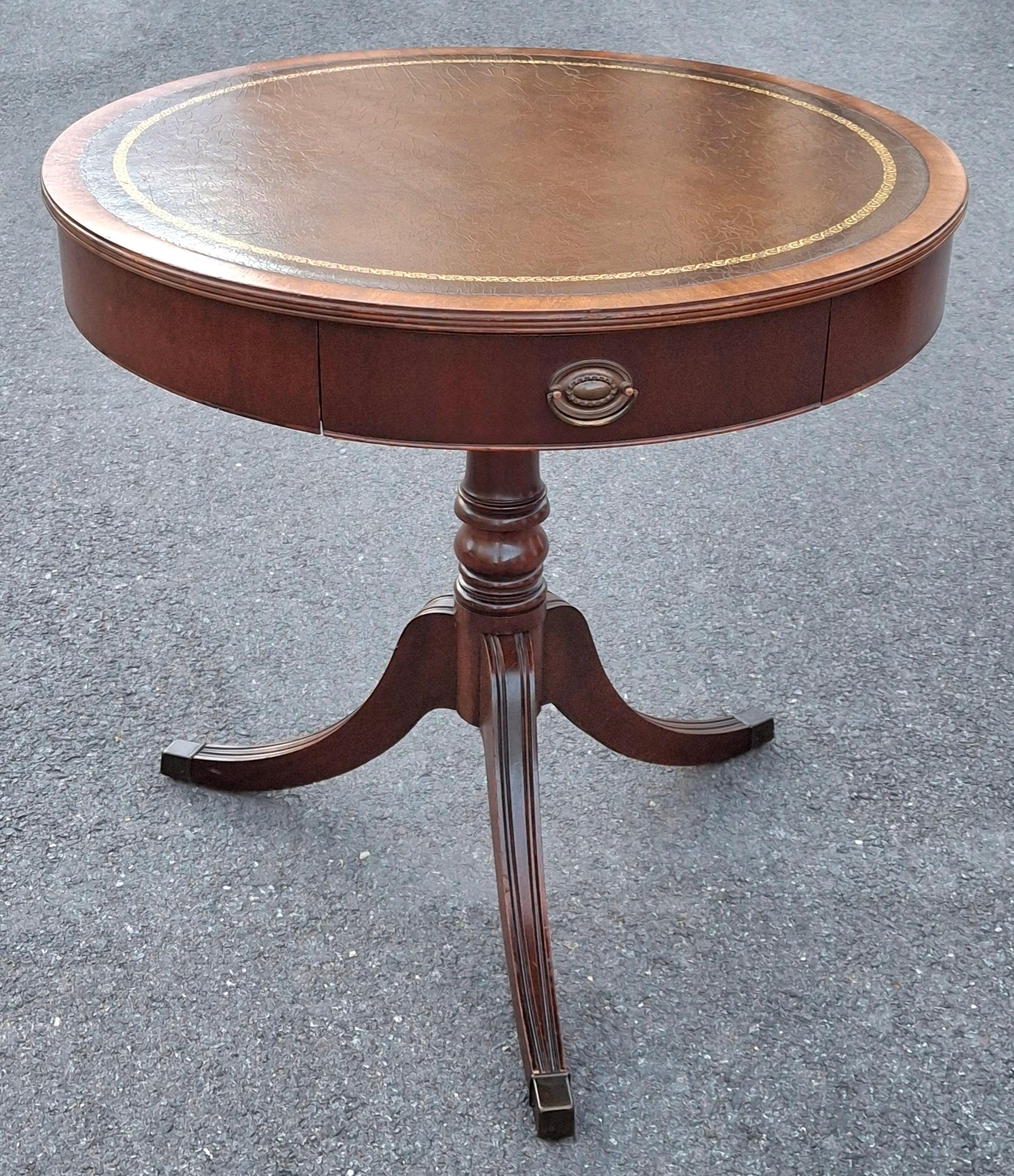 Georgian Style Mahogany and Tooled Leather and Stenciled Top Drum Table C. 1930s en vente 4
