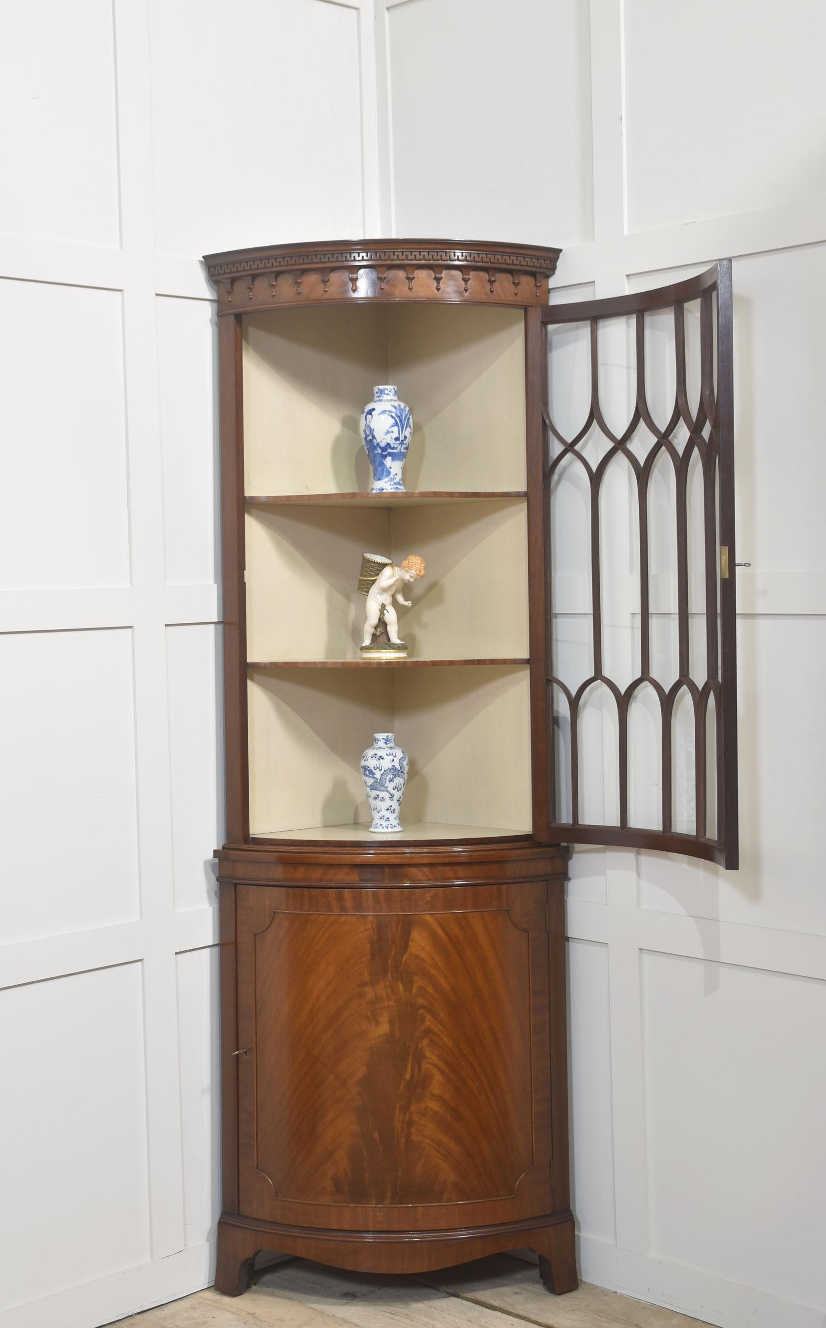 Eckschrank aus Mahagoni im georgianischen Stil im Angebot 5