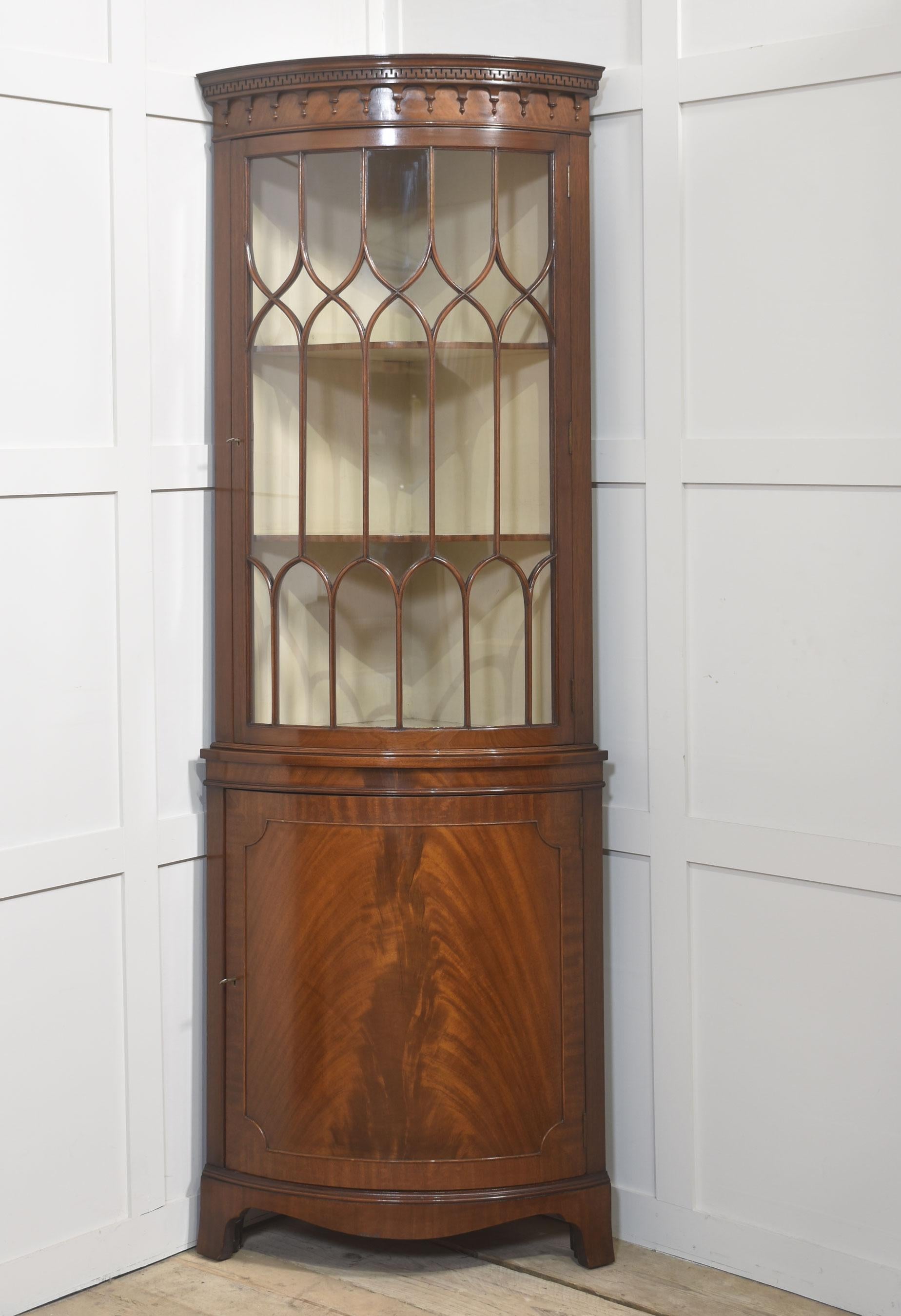 Eckschrank aus Mahagoni im georgianischen Stil im Zustand „Gut“ im Angebot in Cheshire, GB