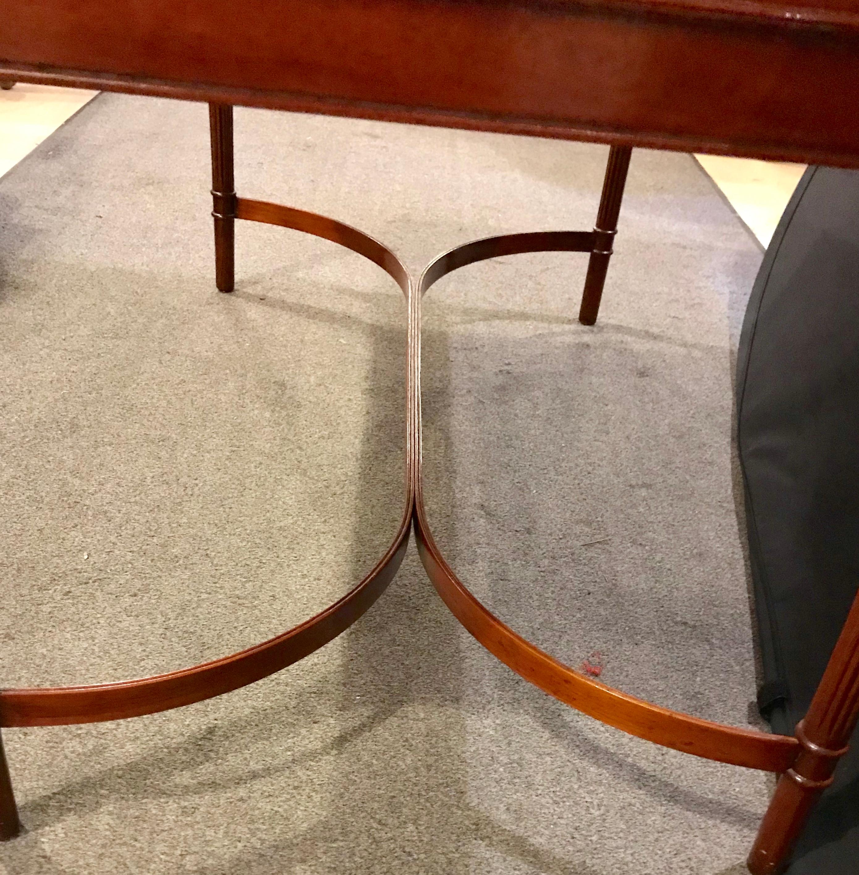 Georgian Style Mahogany Custom Quality Coffee or Low Table In Good Condition In Stamford, CT