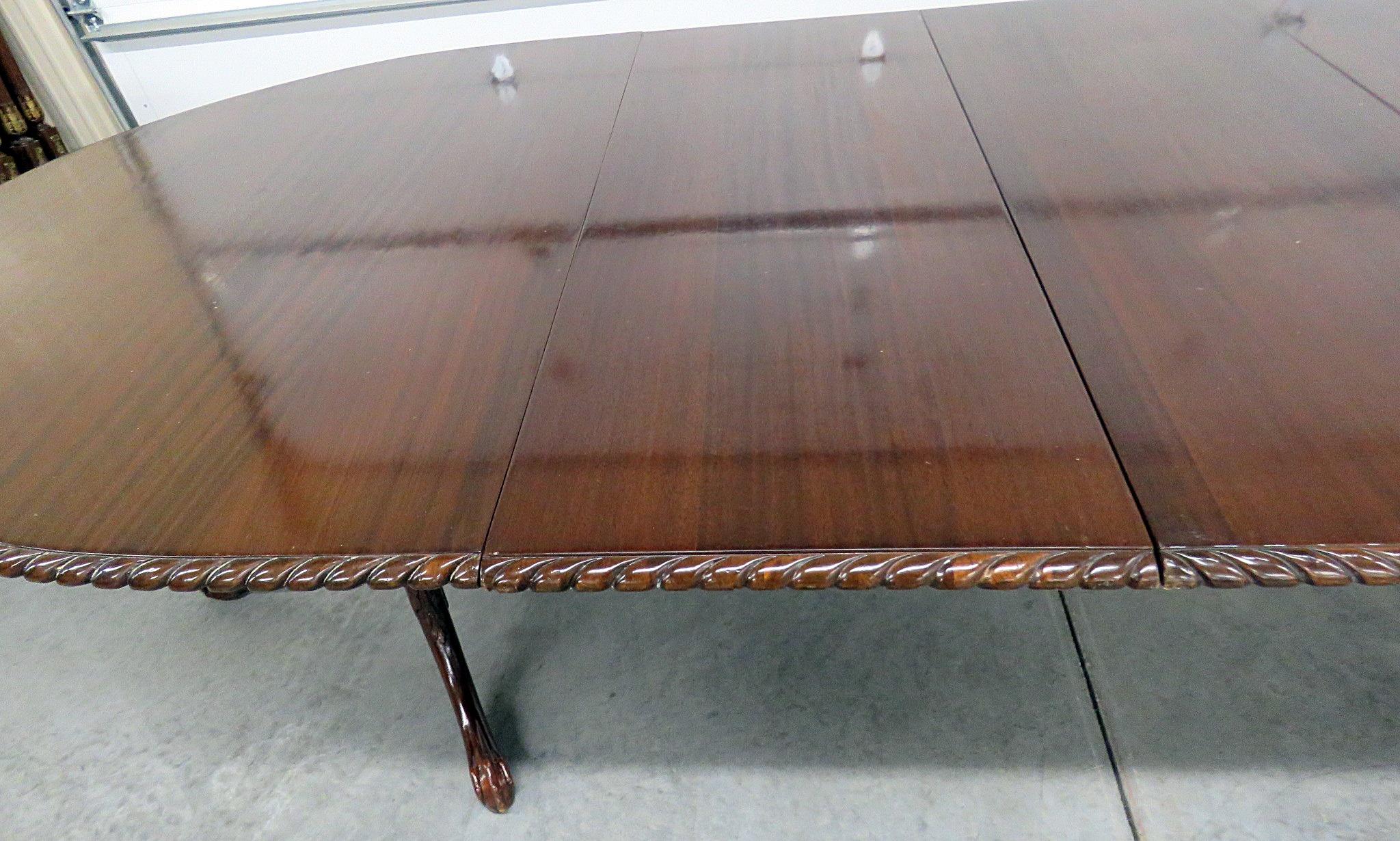Georgian Style Rope Edge Mahogany Dining Table In Good Condition In Swedesboro, NJ