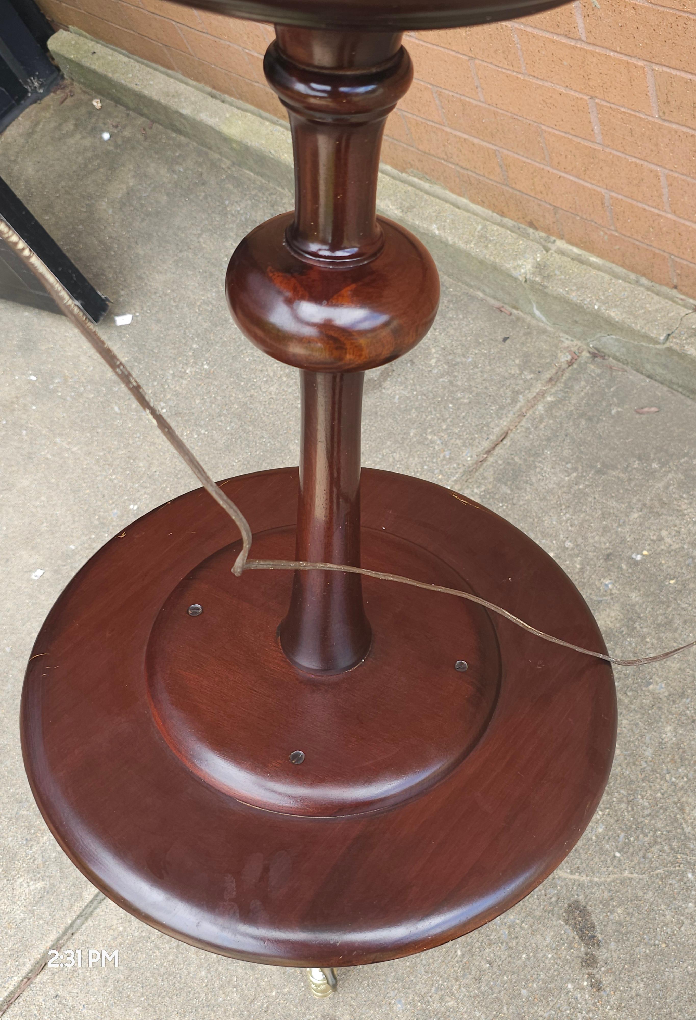 Acajou Lampadaire en acajou de style géorgien en vente