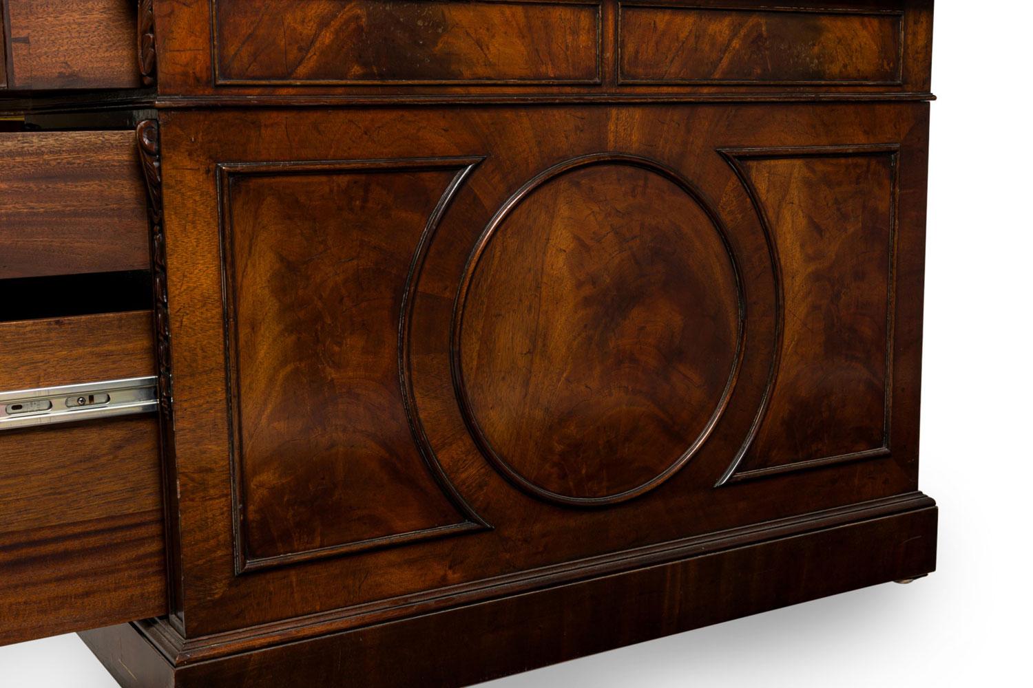 Georgian style mahogany kneehole desk im Angebot 4