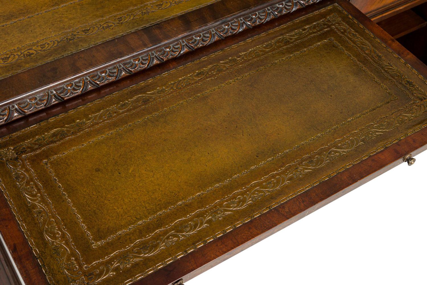 Georgian style mahogany kneehole desk im Angebot 9