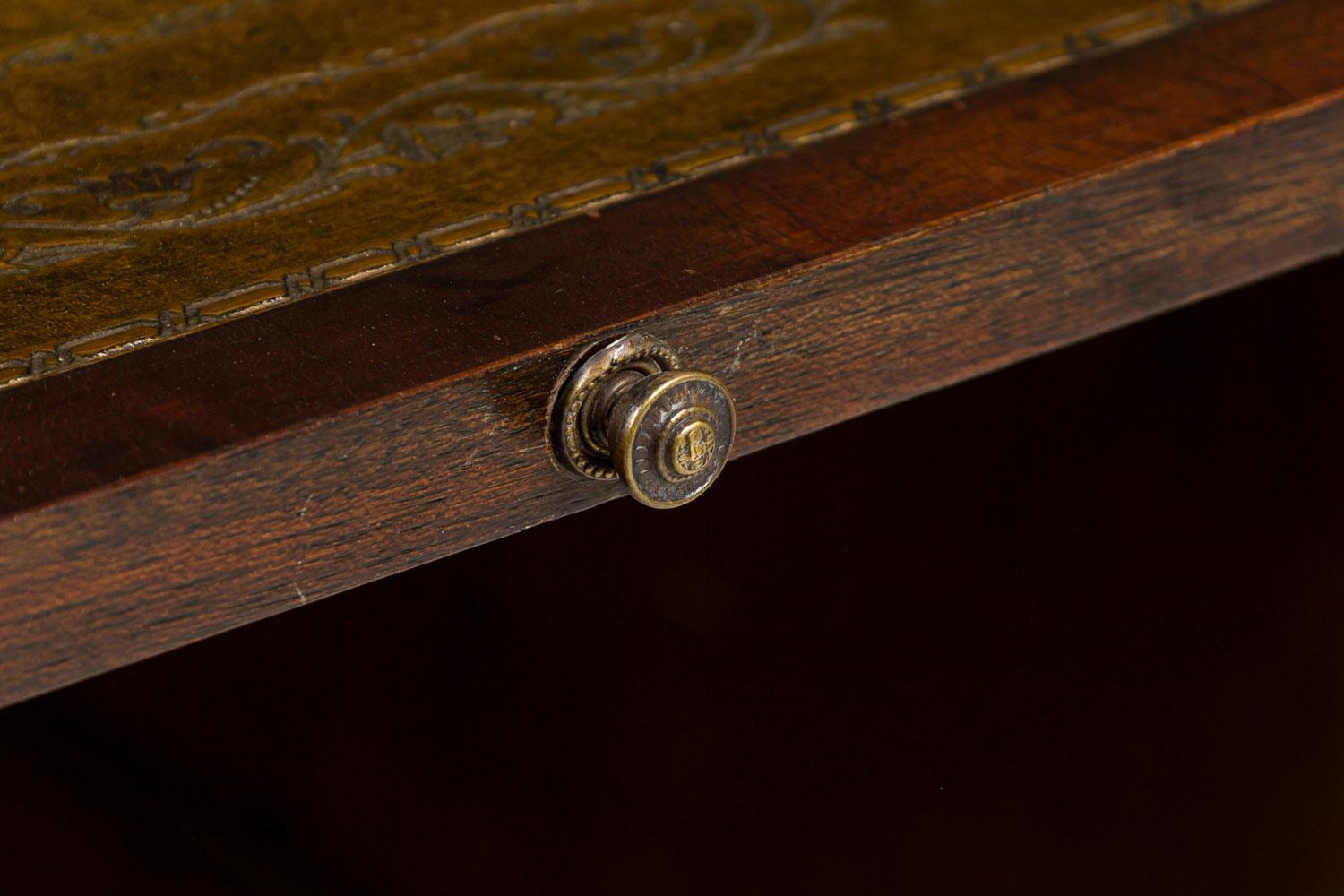 Georgian style mahogany kneehole desk im Angebot 10