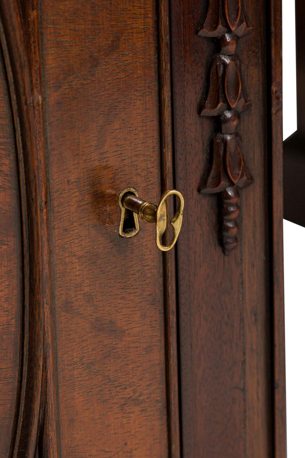 Georgian style mahogany kneehole desk im Angebot 12