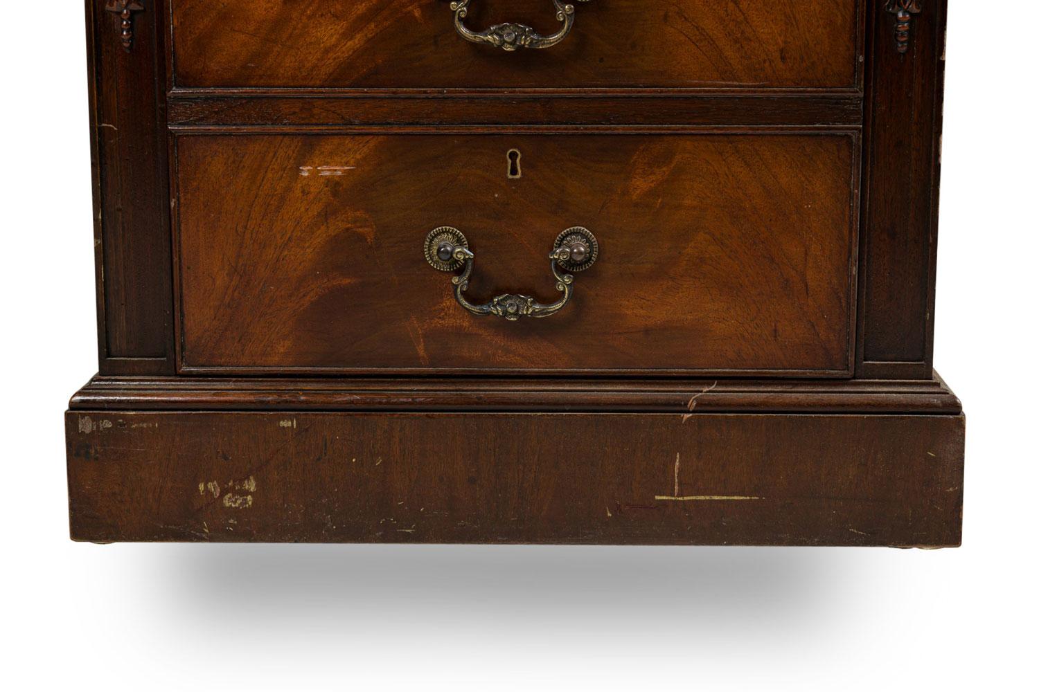 Georgian style mahogany kneehole desk im Angebot 13