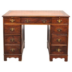 Escritorio de pedestal de caoba de estilo georgiano