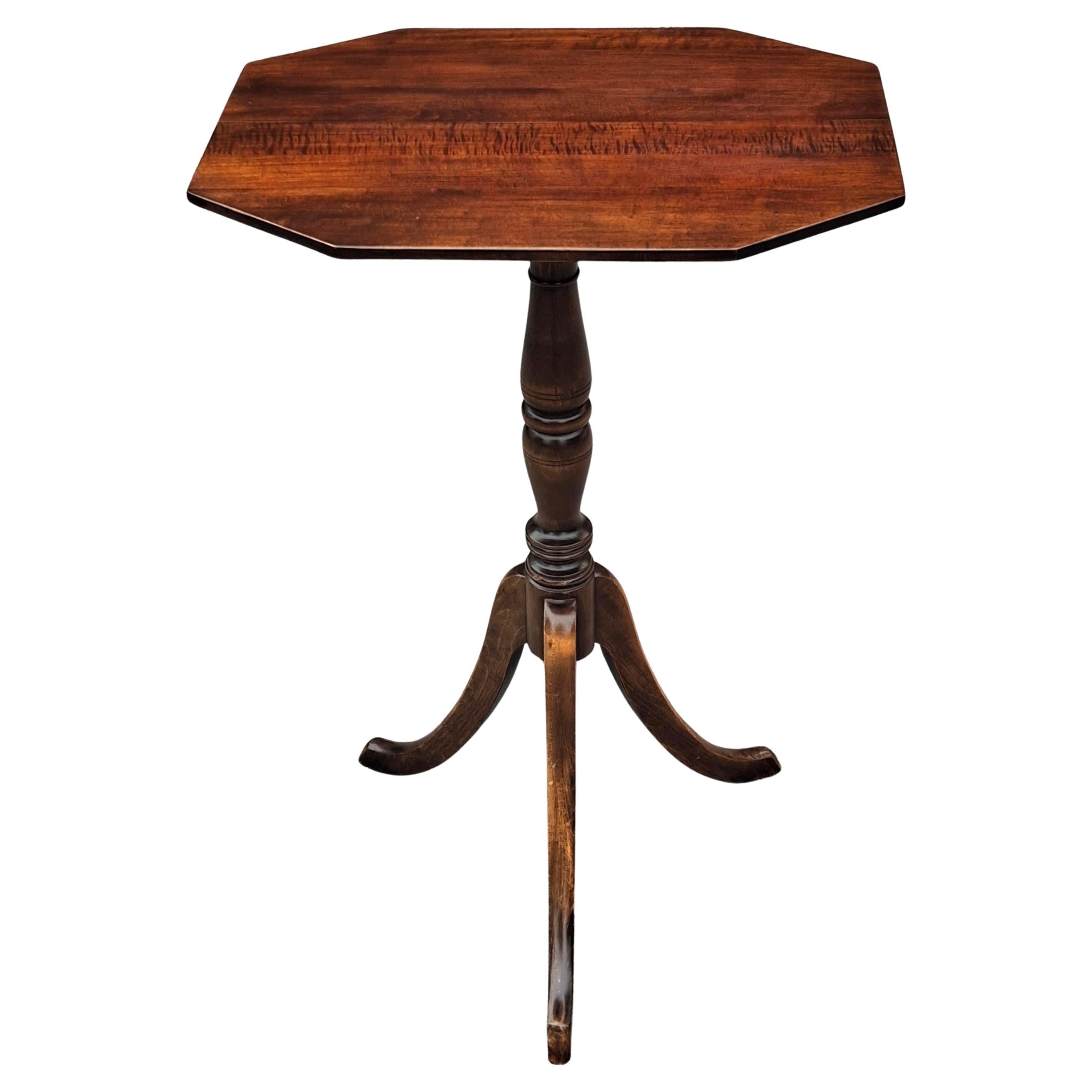 Candelabro de pie octogonal de caoba de estilo georgiano