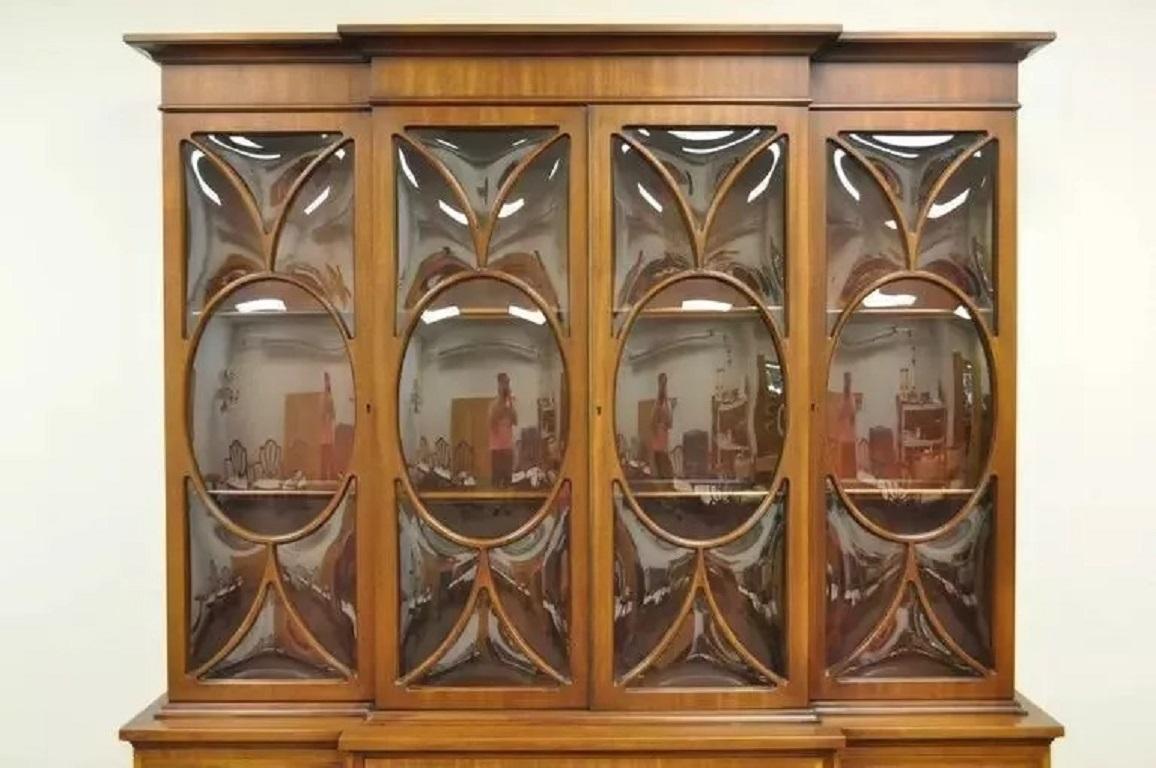 Sconosciuto Libreria Breakfront in stile georgiano in mogano con intarsi in legno satinato, con vetro a bolla in vendita
