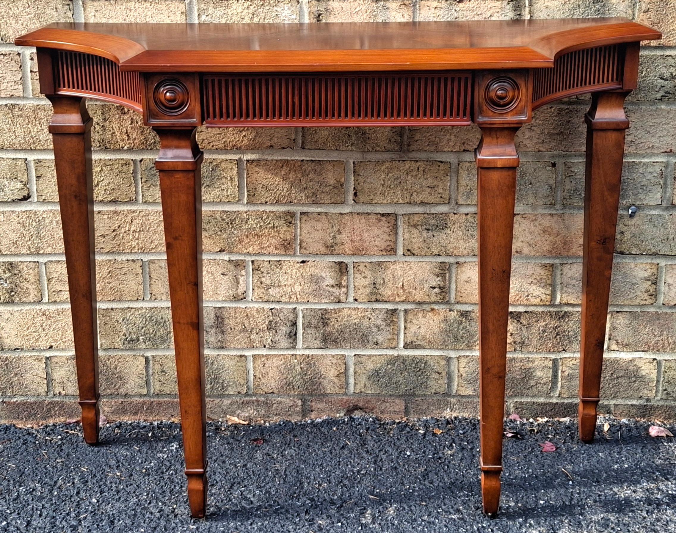 Hepplewhite Console à un tiroir en acajou de style géorgien en vente