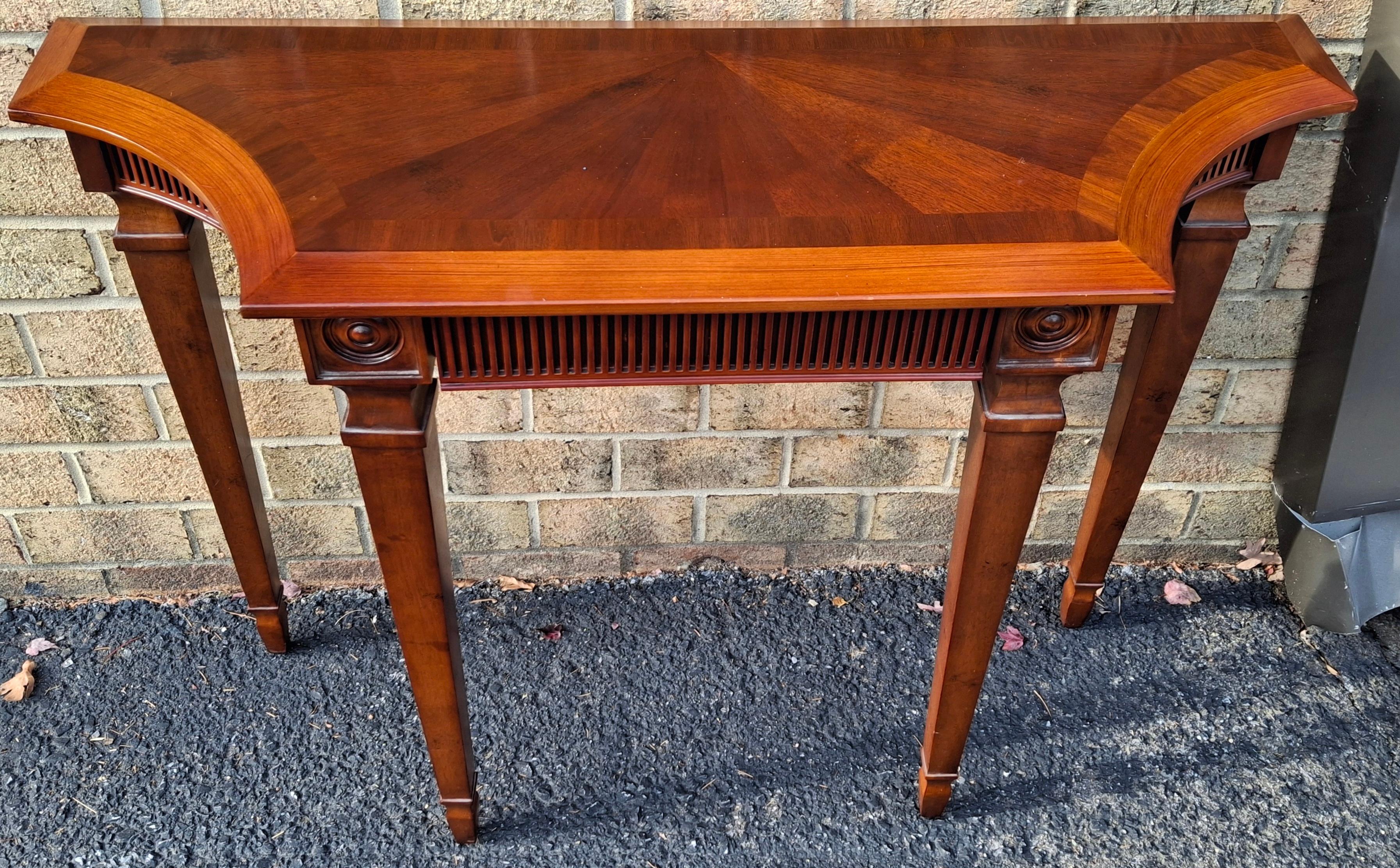 Américain Console à un tiroir en acajou de style géorgien en vente