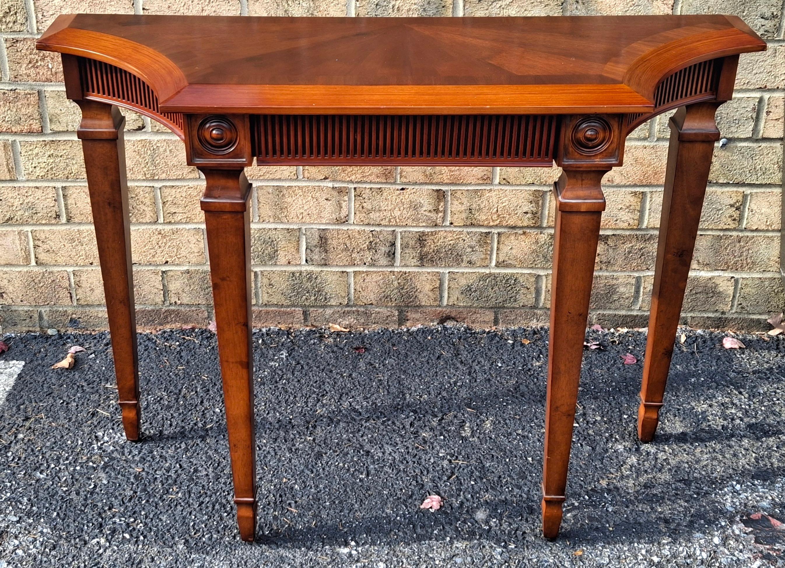 Verni Console à un tiroir en acajou de style géorgien en vente