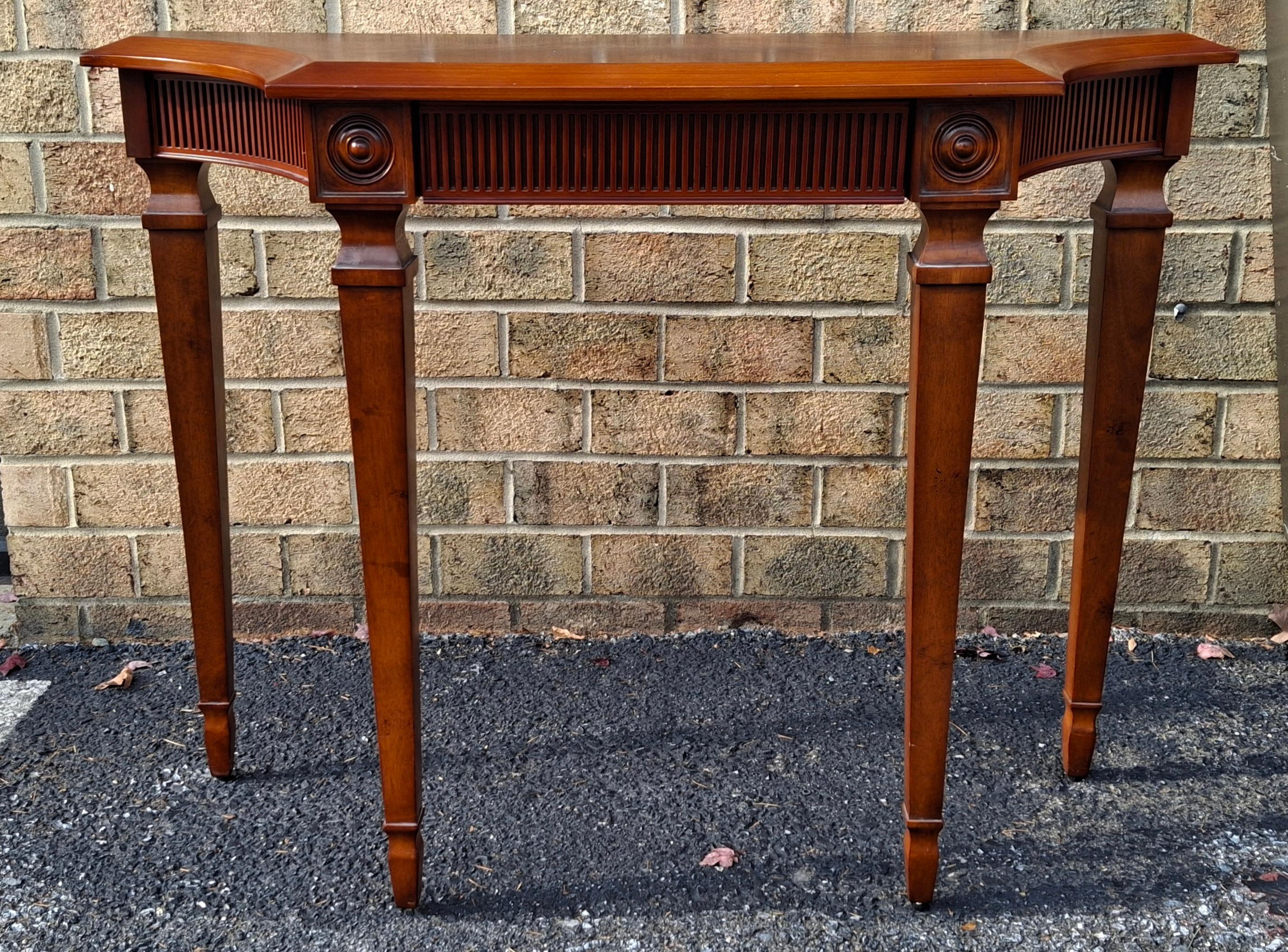 20ième siècle Console à un tiroir en acajou de style géorgien en vente