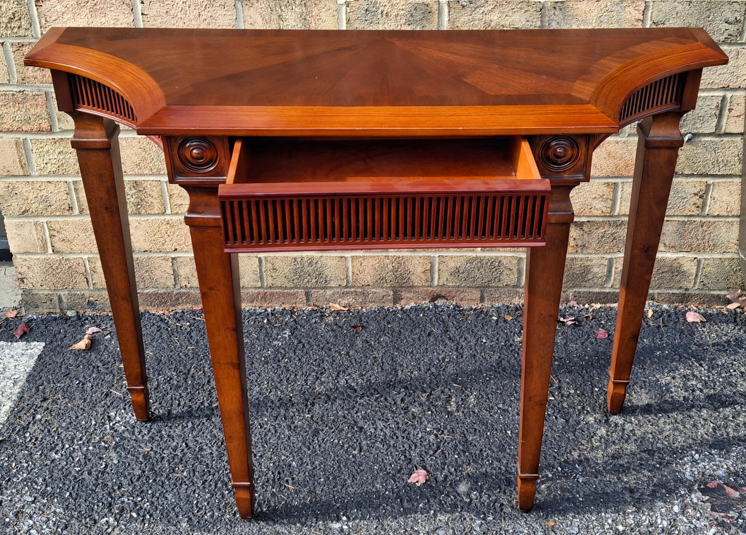 Acajou Console à un tiroir en acajou de style géorgien en vente